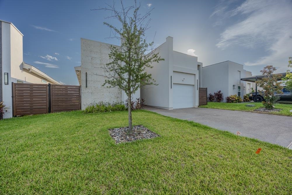 3912 Texas Dr. Property Photo 2