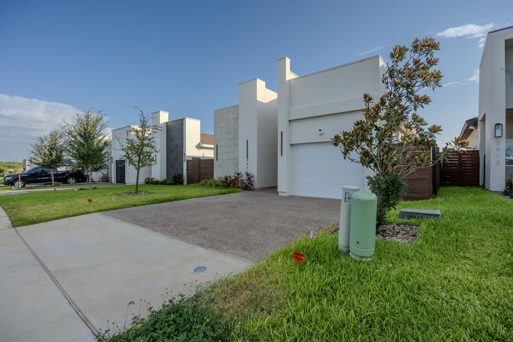 3912 Texas Dr. Property Photo 3