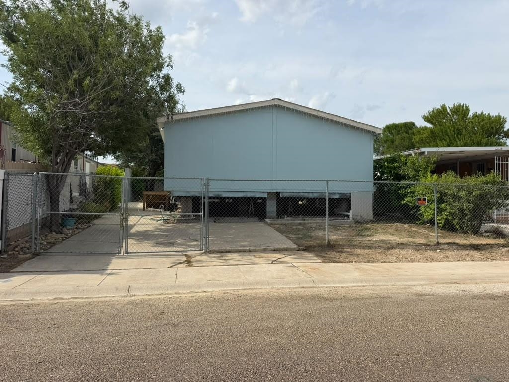 814 Flag St Property Photo 1