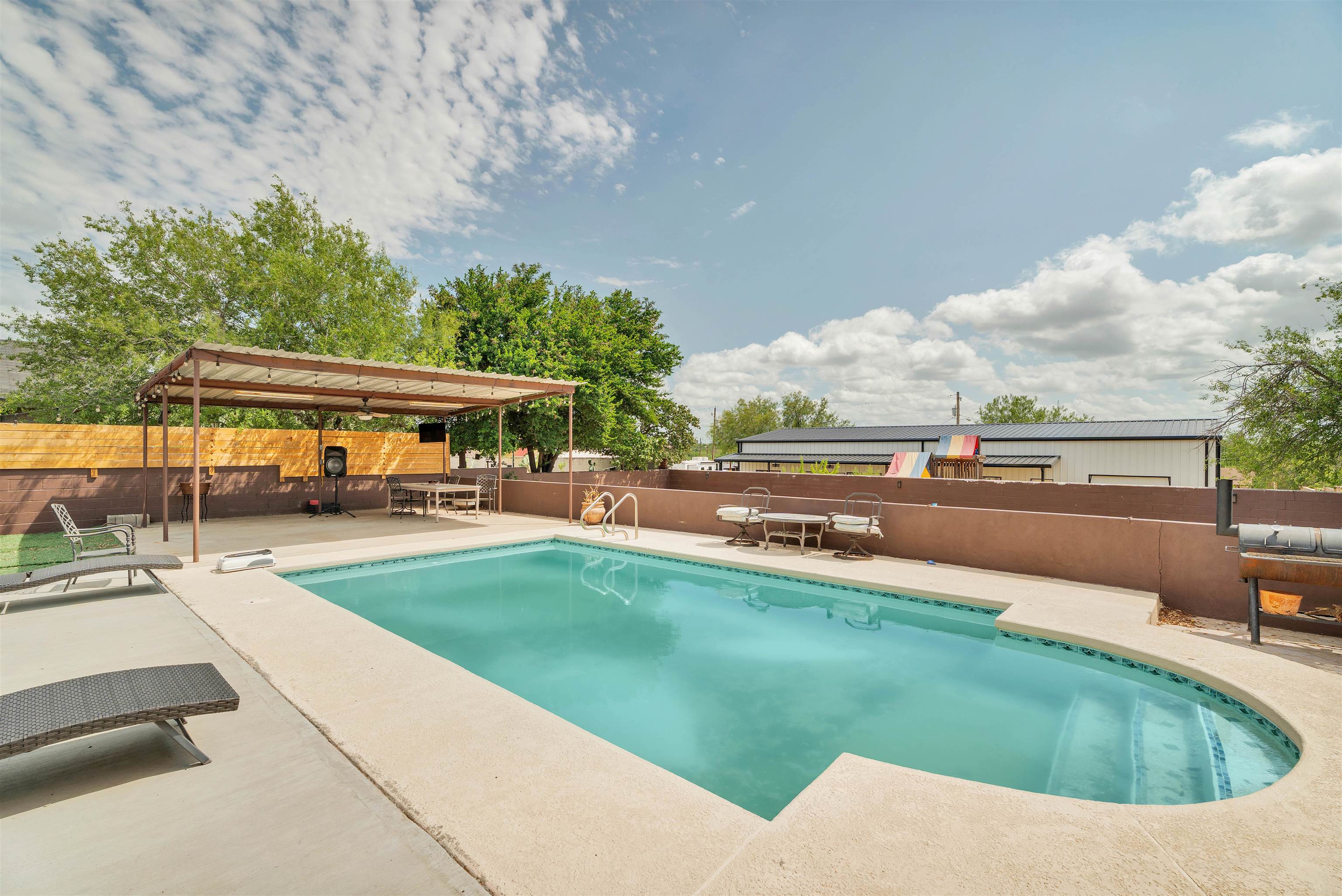 1602 2nd St Property Photo 2