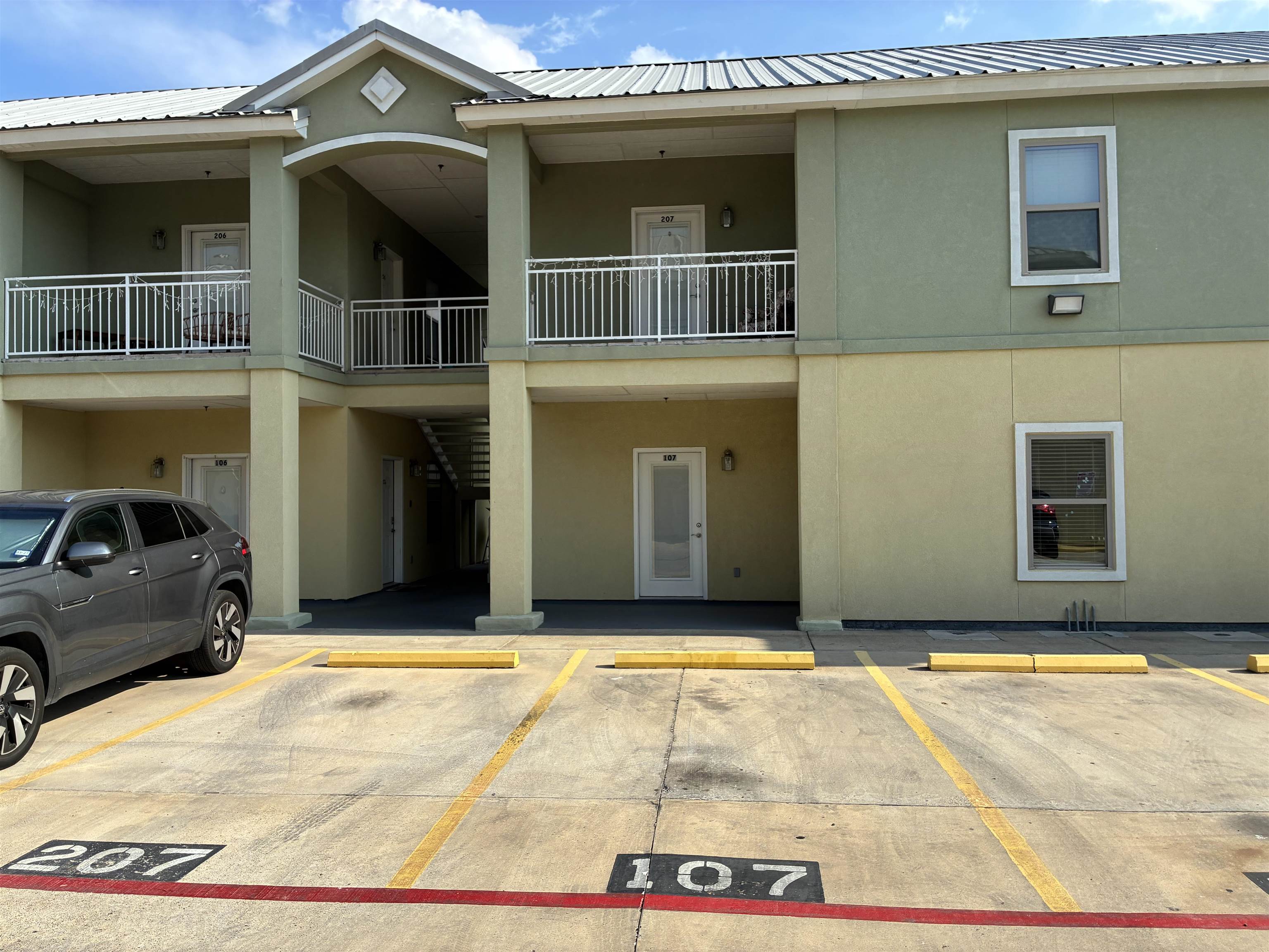 5402 Marcella Ave #107B Property Photo 1