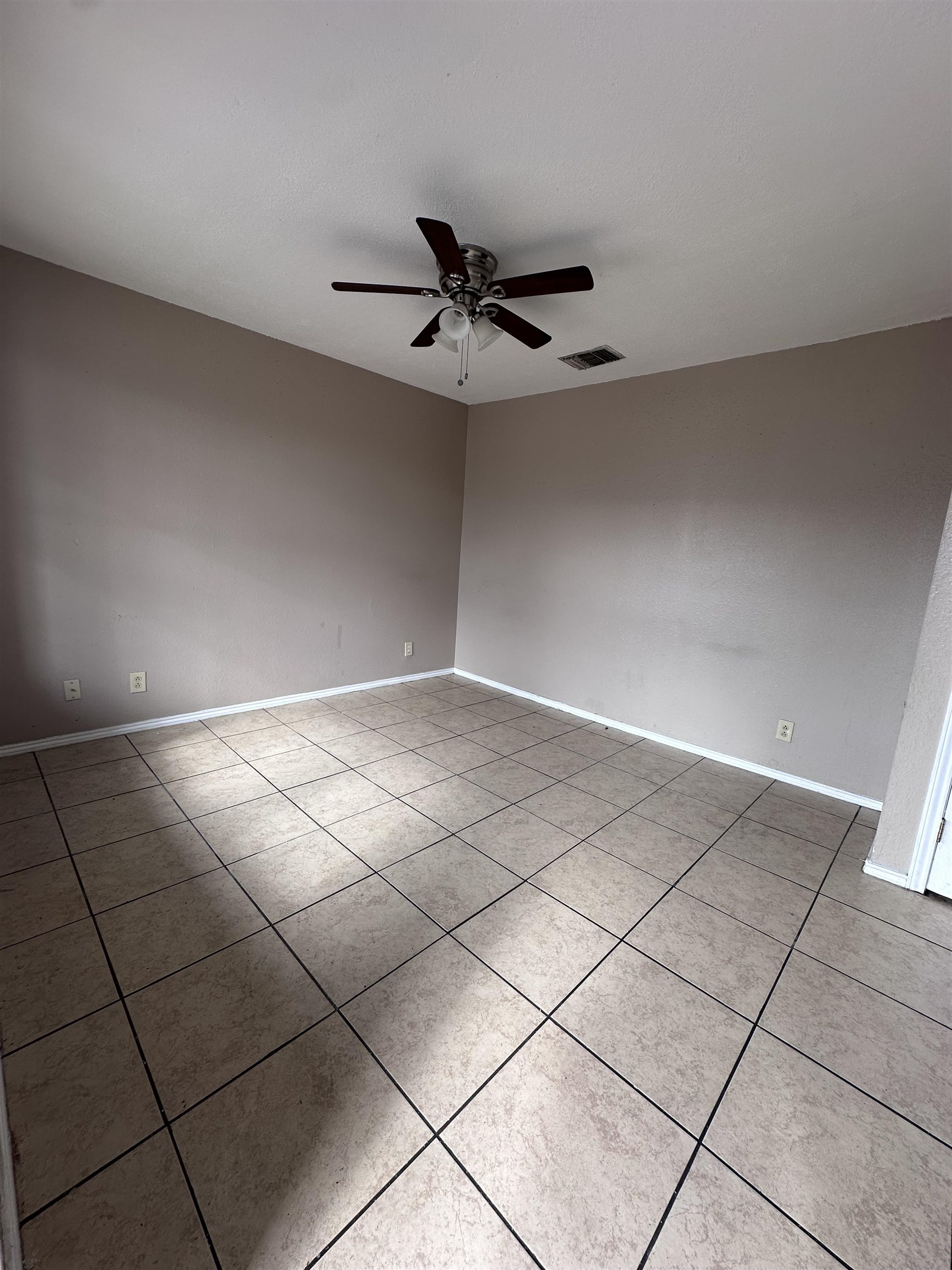 606 Gale St 12 Property Photo 3
