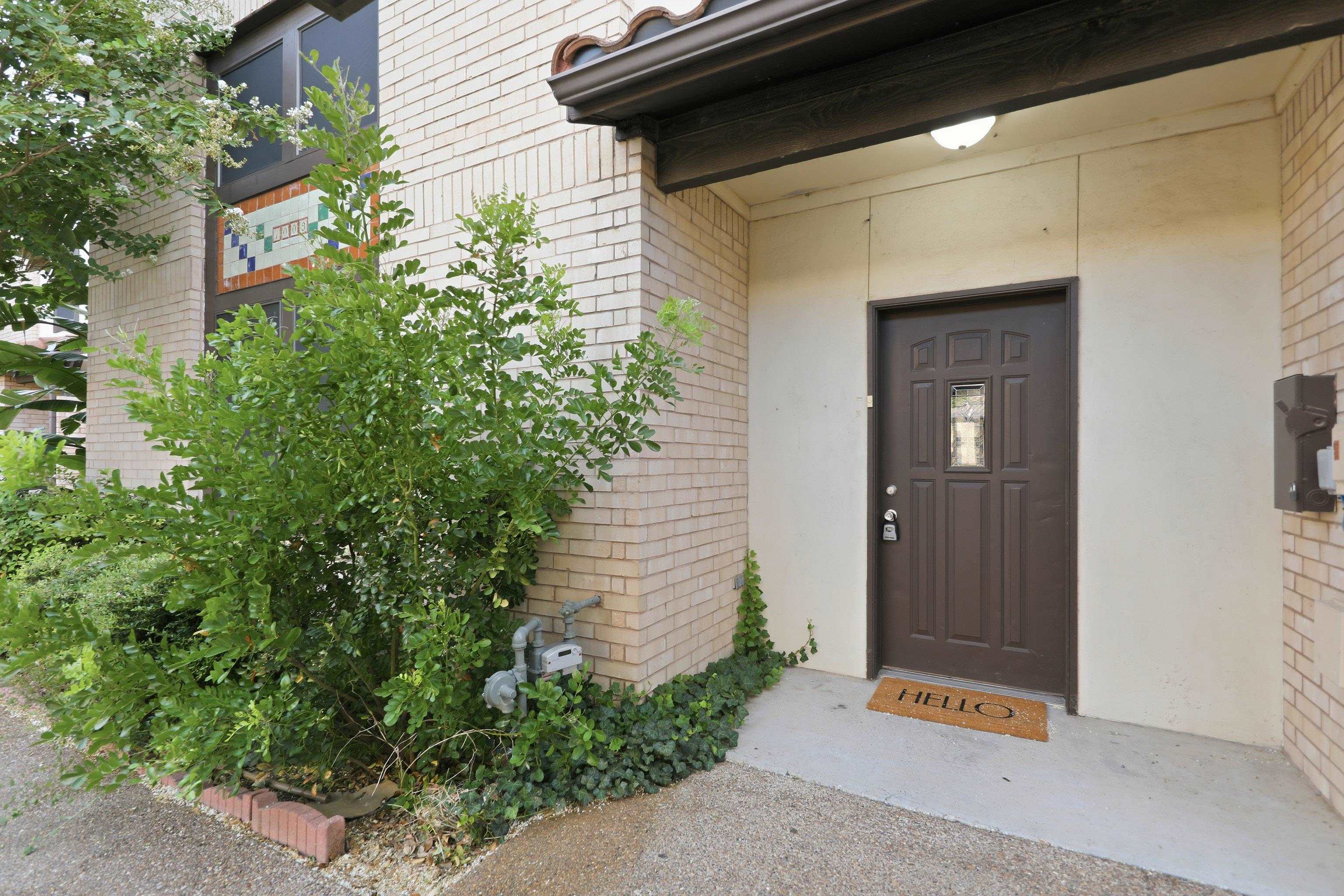 2445 Monarch Dr 1003 Property Photo 3