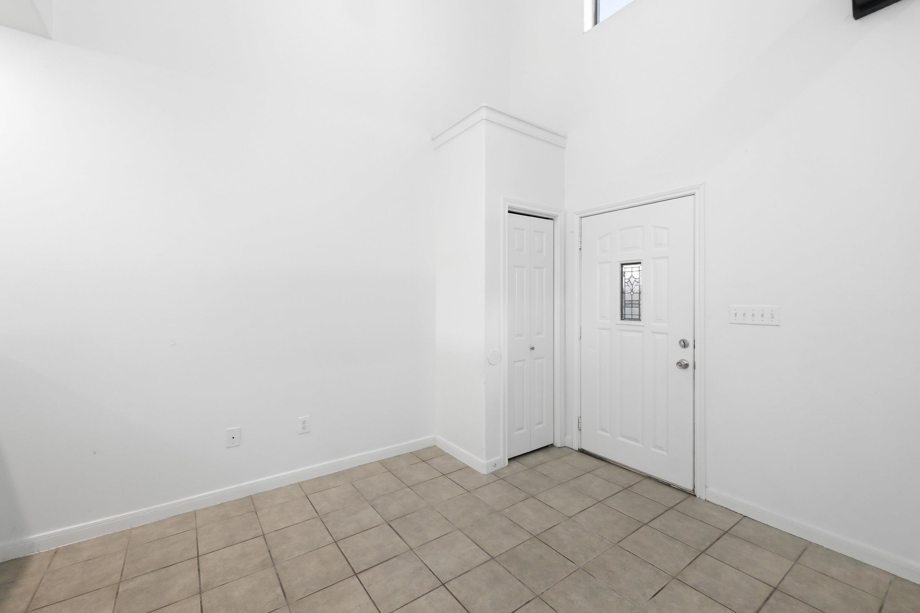 2445 Monarch Dr 1003 Property Photo 4