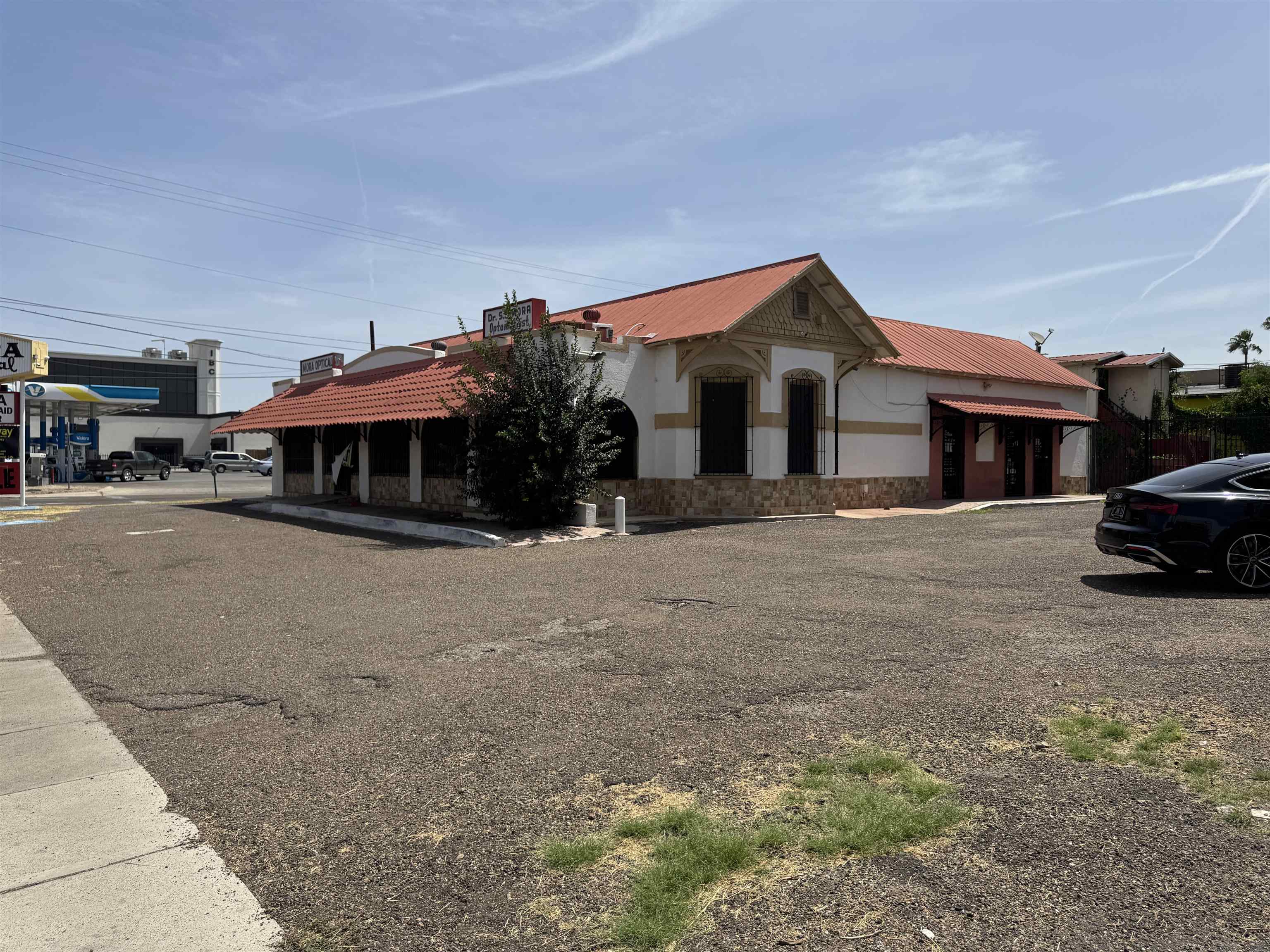 1019 San Bernardo Ave Property Photo 2