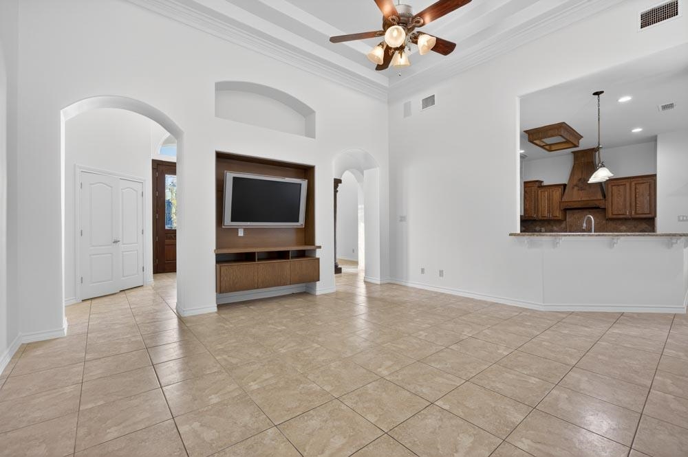 3401 Delfina Dr Property Photo 4