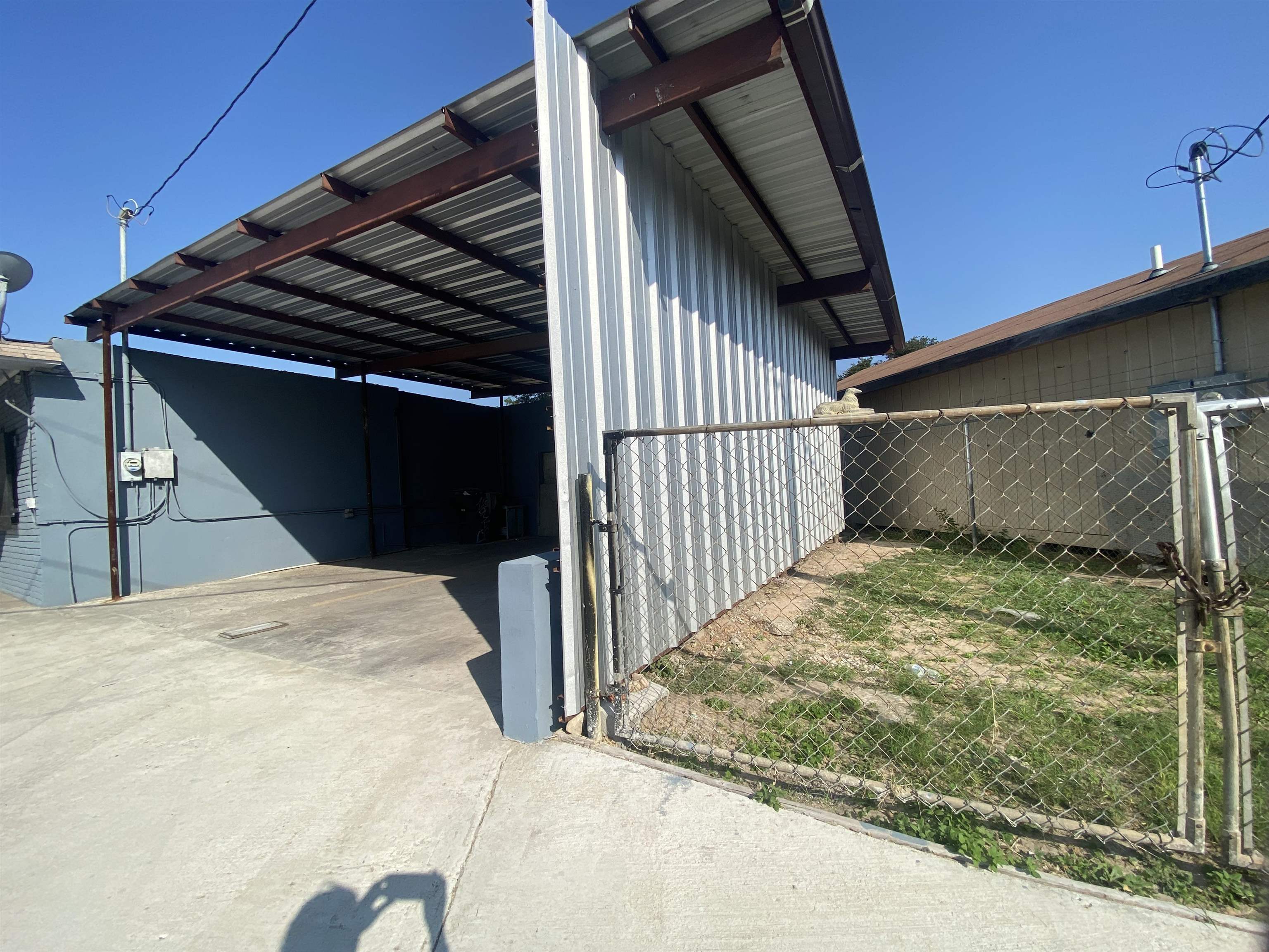 1802 Santa Maria Ave Property Photo 3