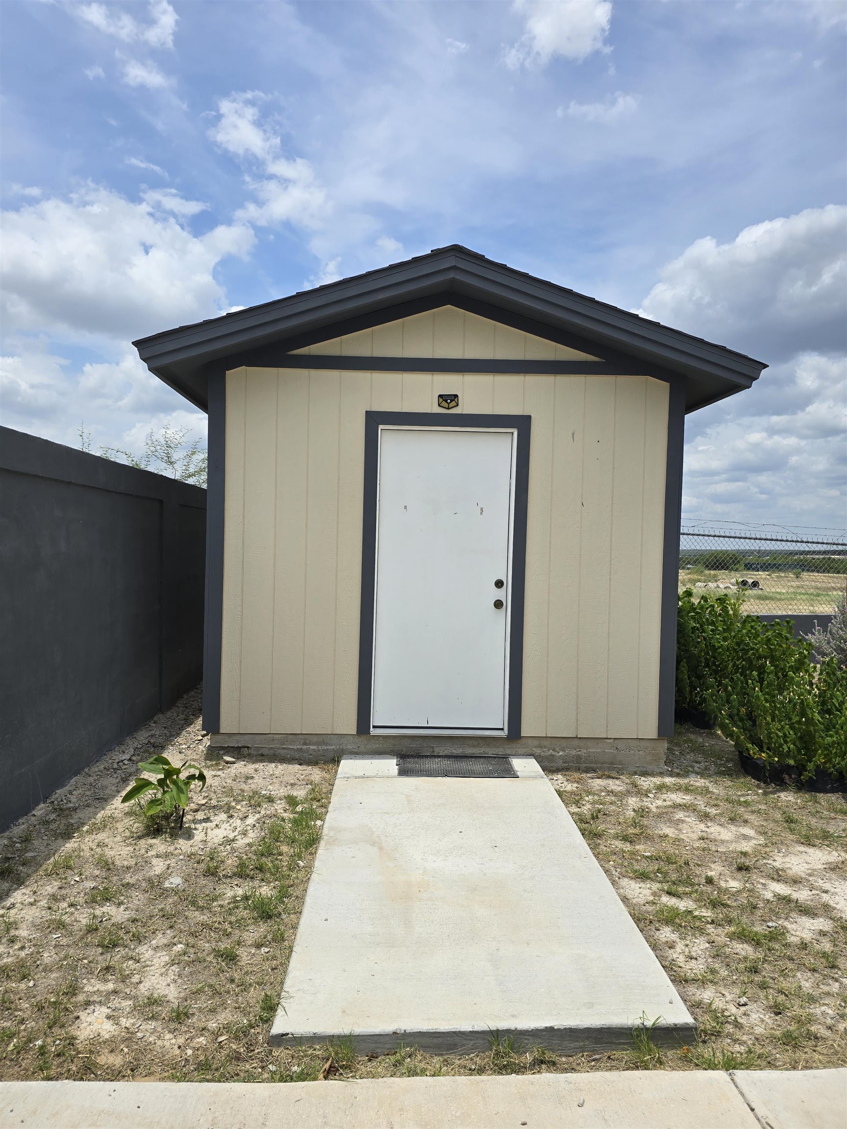 7108 El Meson Dr Property Photo 4