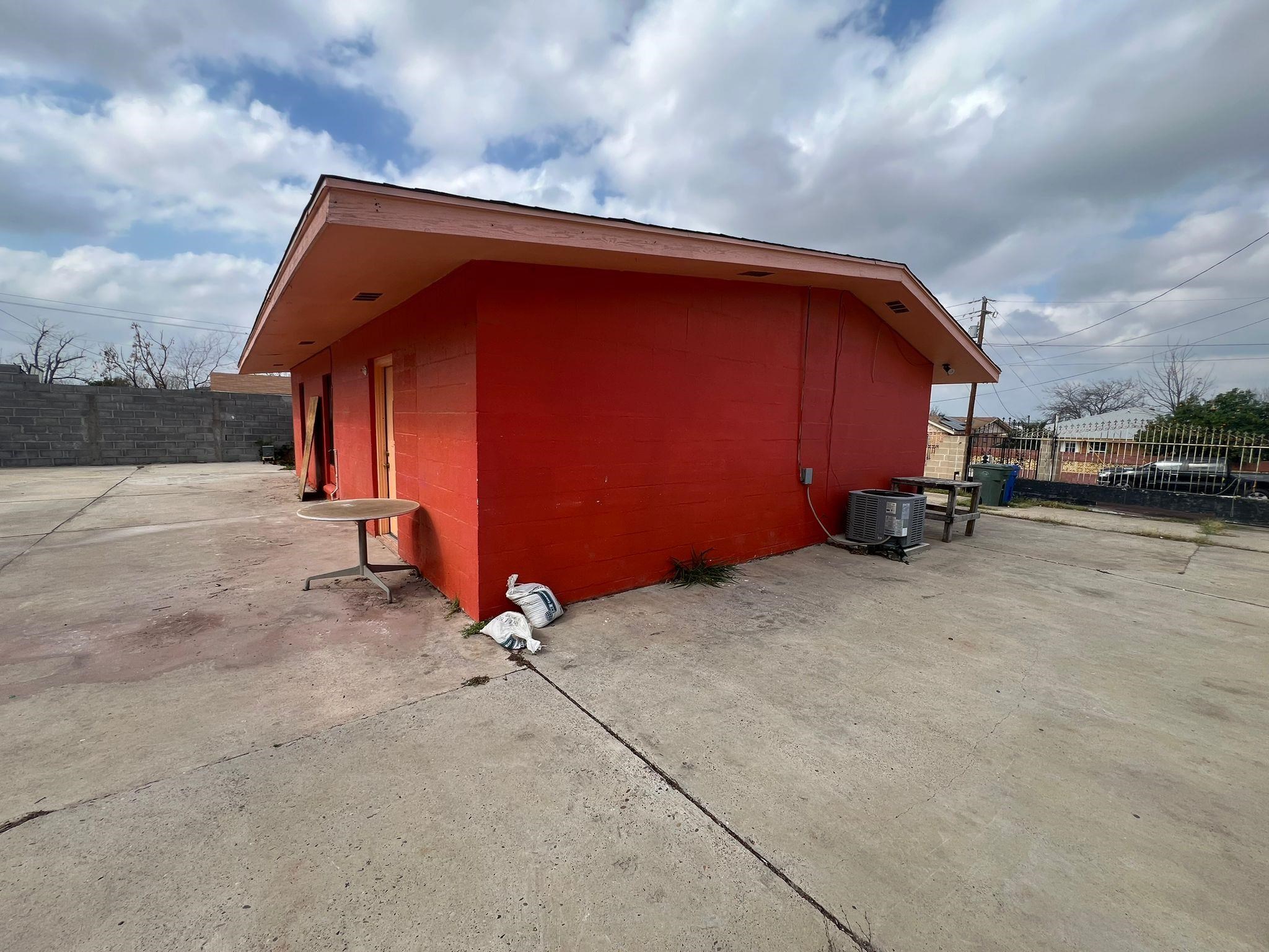 2703 Diaz St Property Photo 3