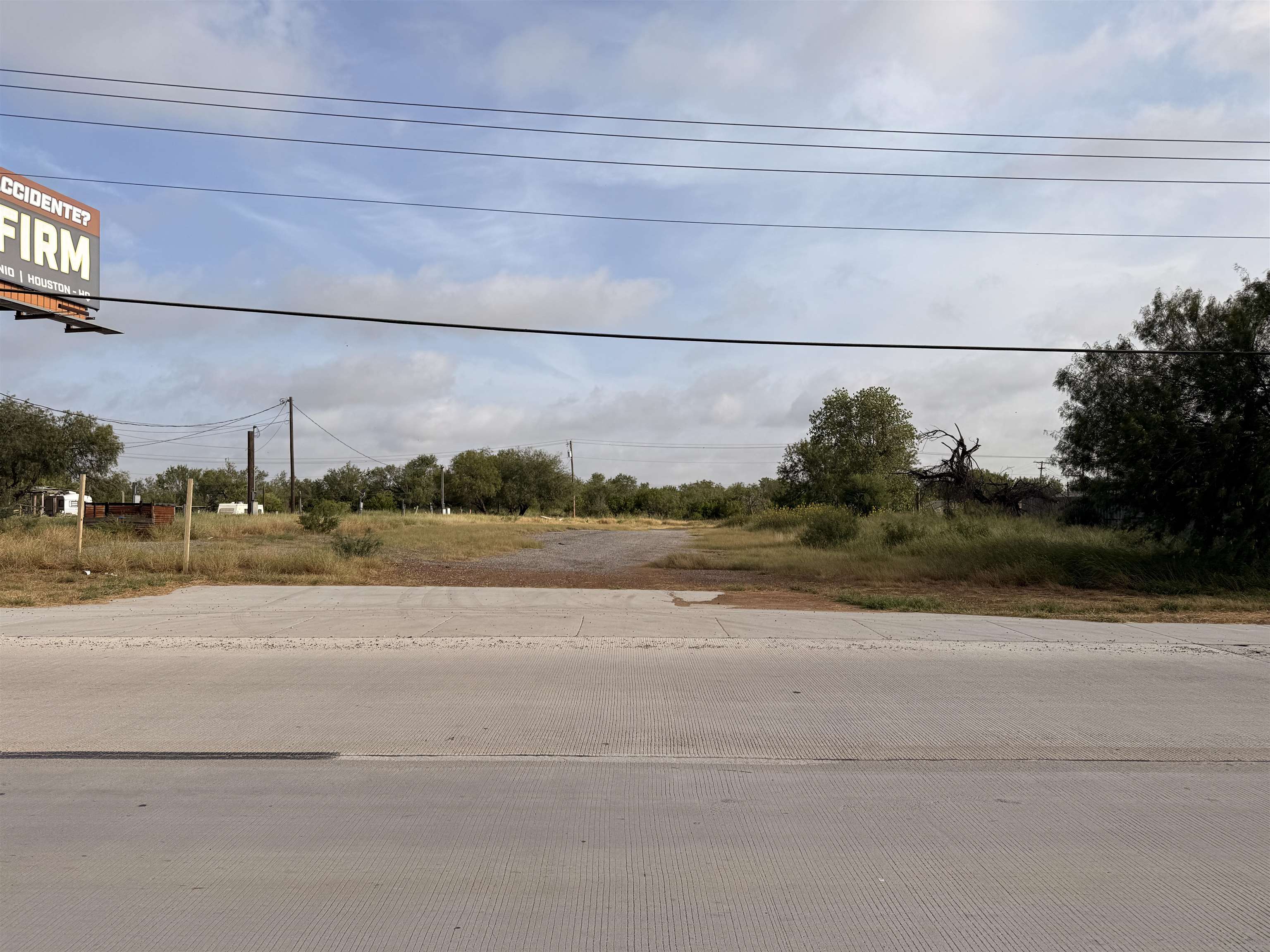 249 N IH-35 Property Photo 1