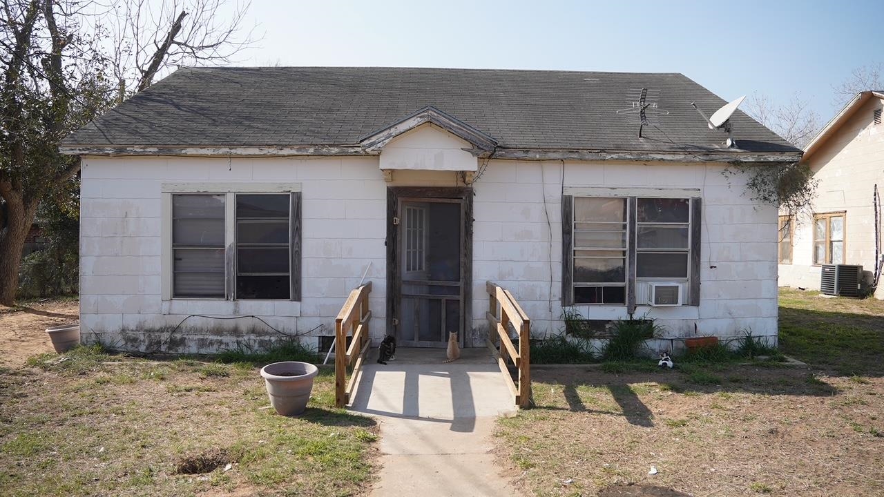 307 N Maria St. Property Photo 1