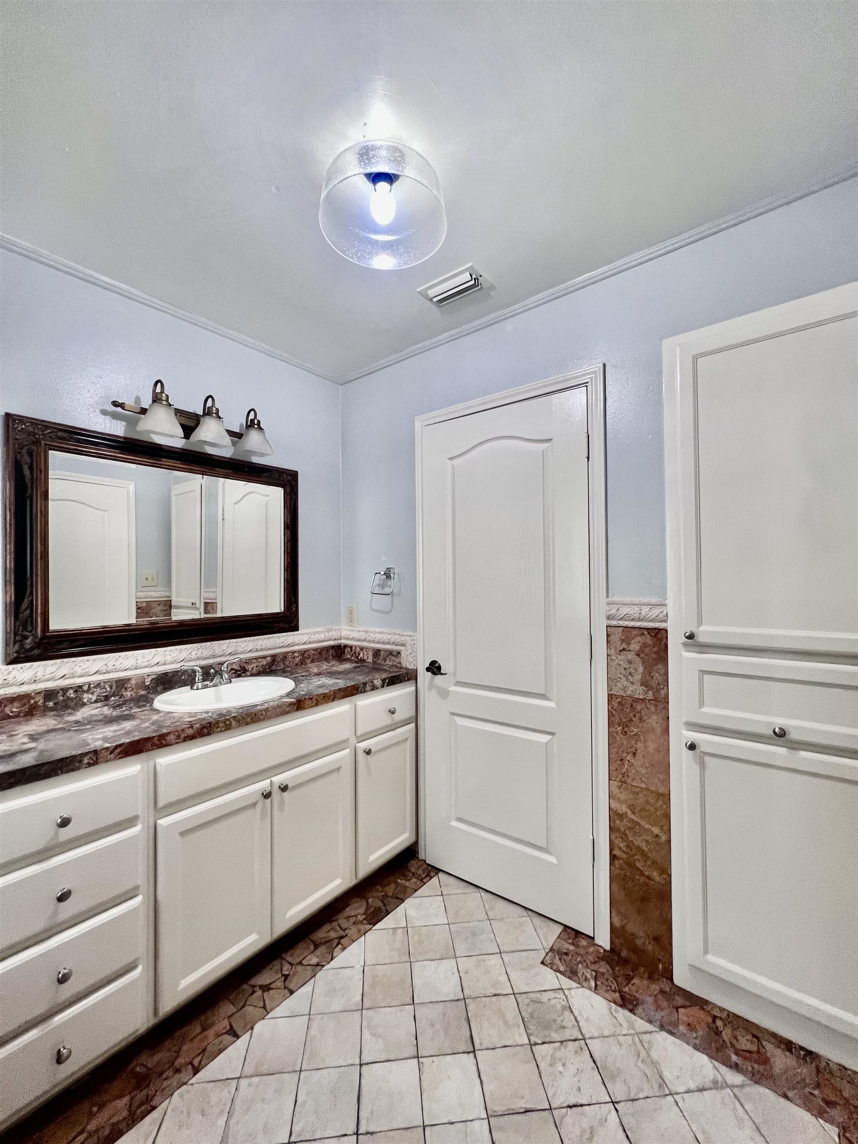 207 Martingale Ln 85 Property Photo 12