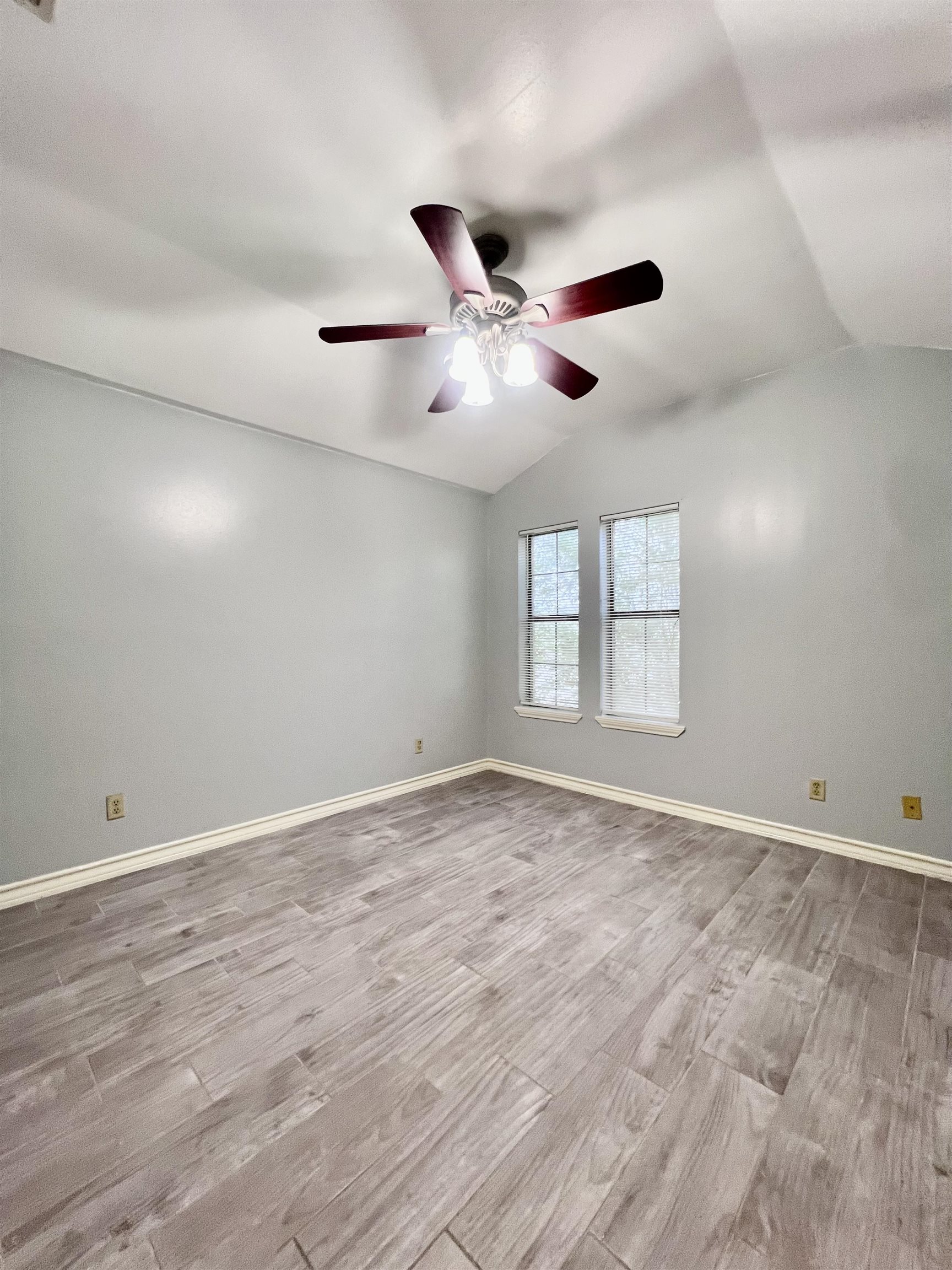 207 Martingale Ln 85 Property Photo 15