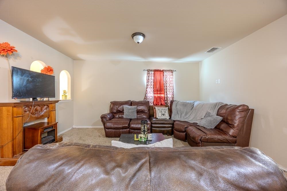 1615 Ann Harbor St Property Photo 24