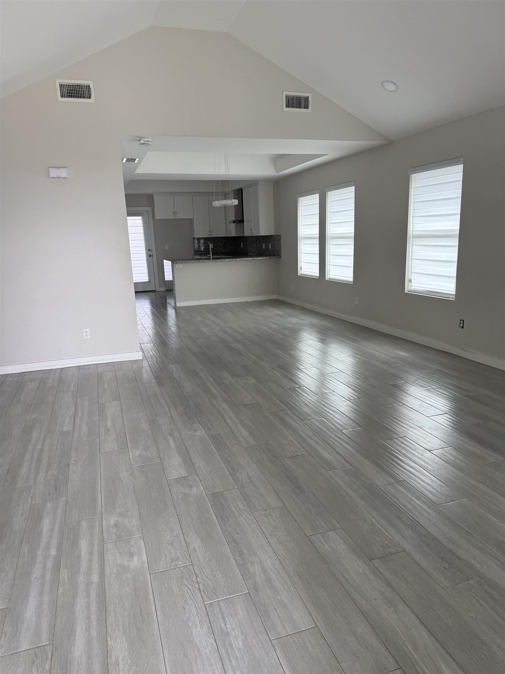 6708 El Jinete Dr. Property Photo 2
