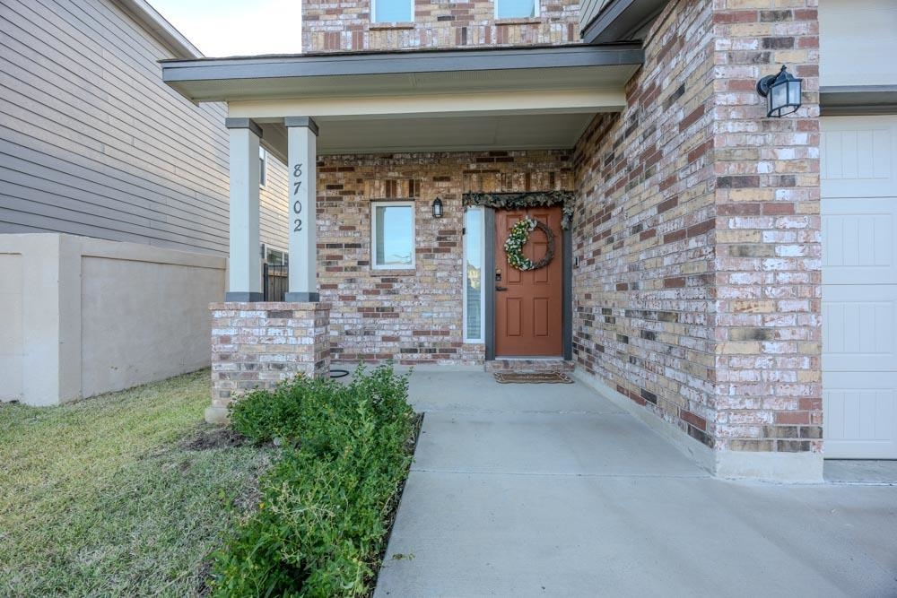8702 Shiloh Rock Dr. Property Photo 4