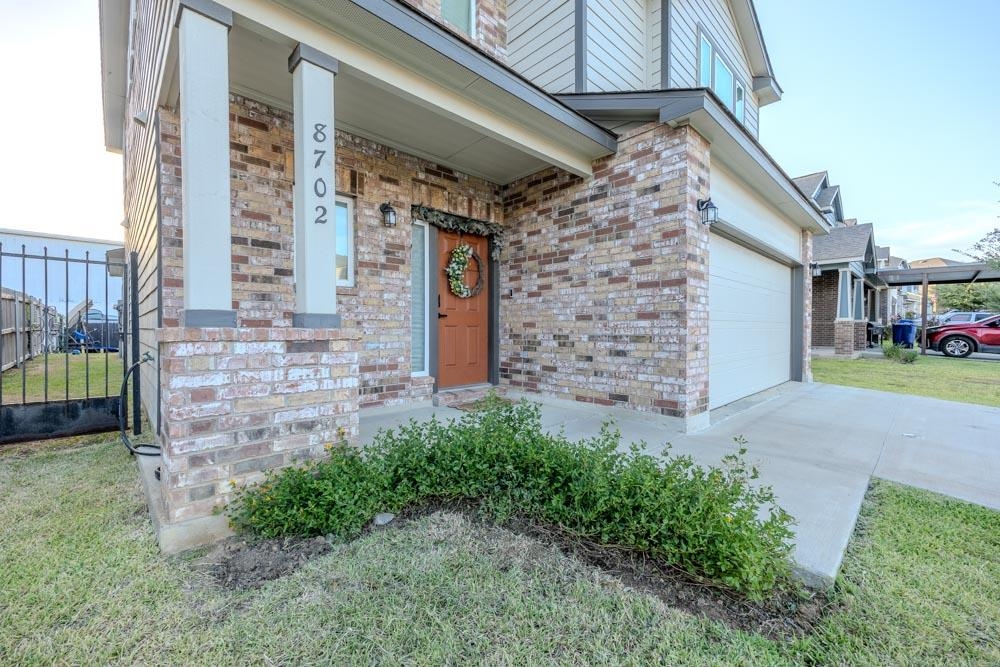 8702 Shiloh Rock Dr. Property Photo 5