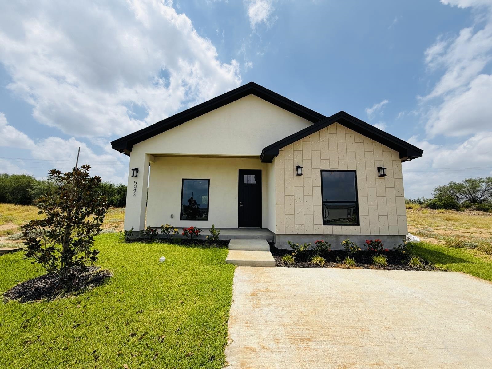 5043 Luna Grande Lp. Property Photo 1