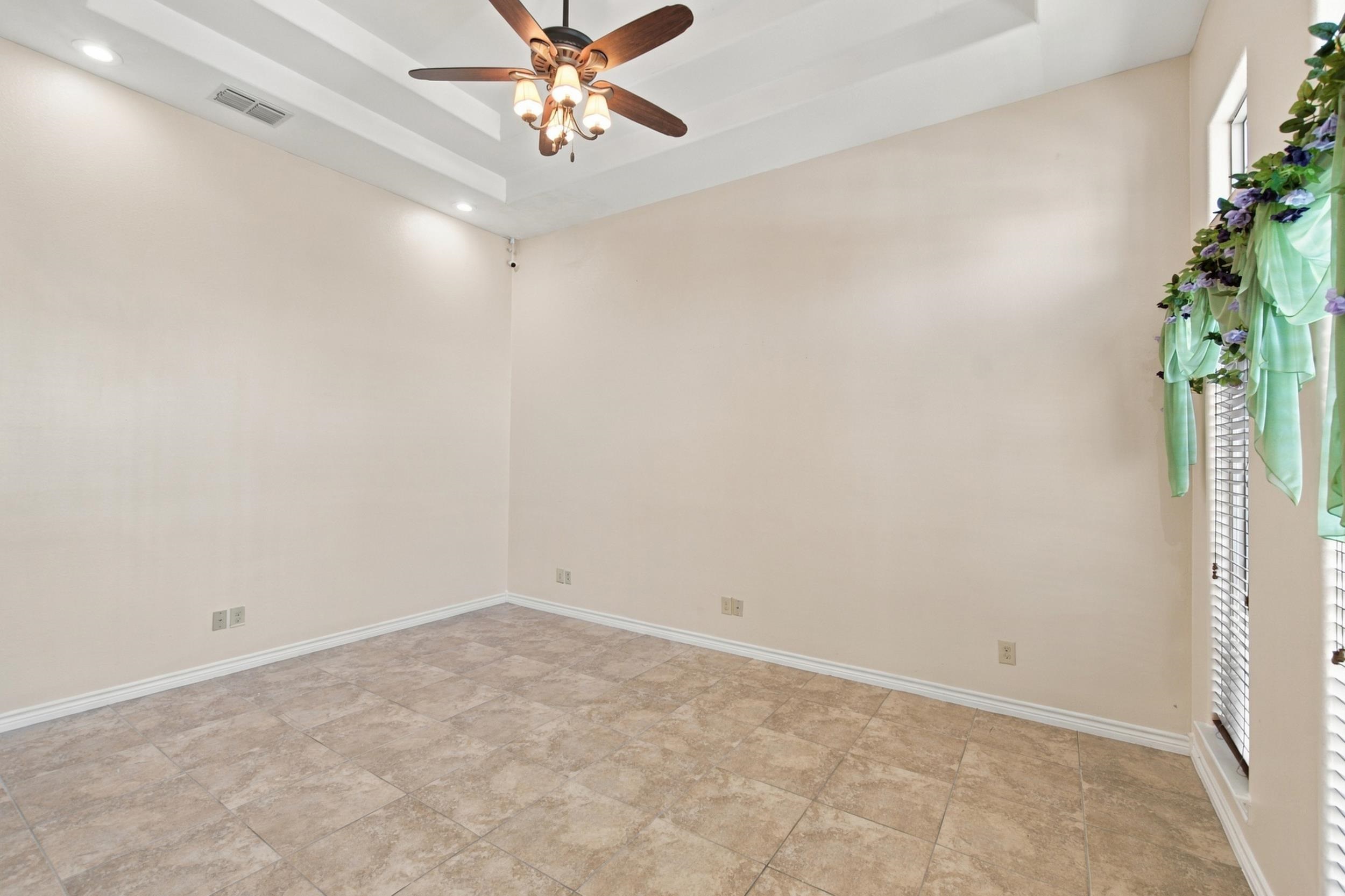 3003 Dickinson Dr Property Photo 10