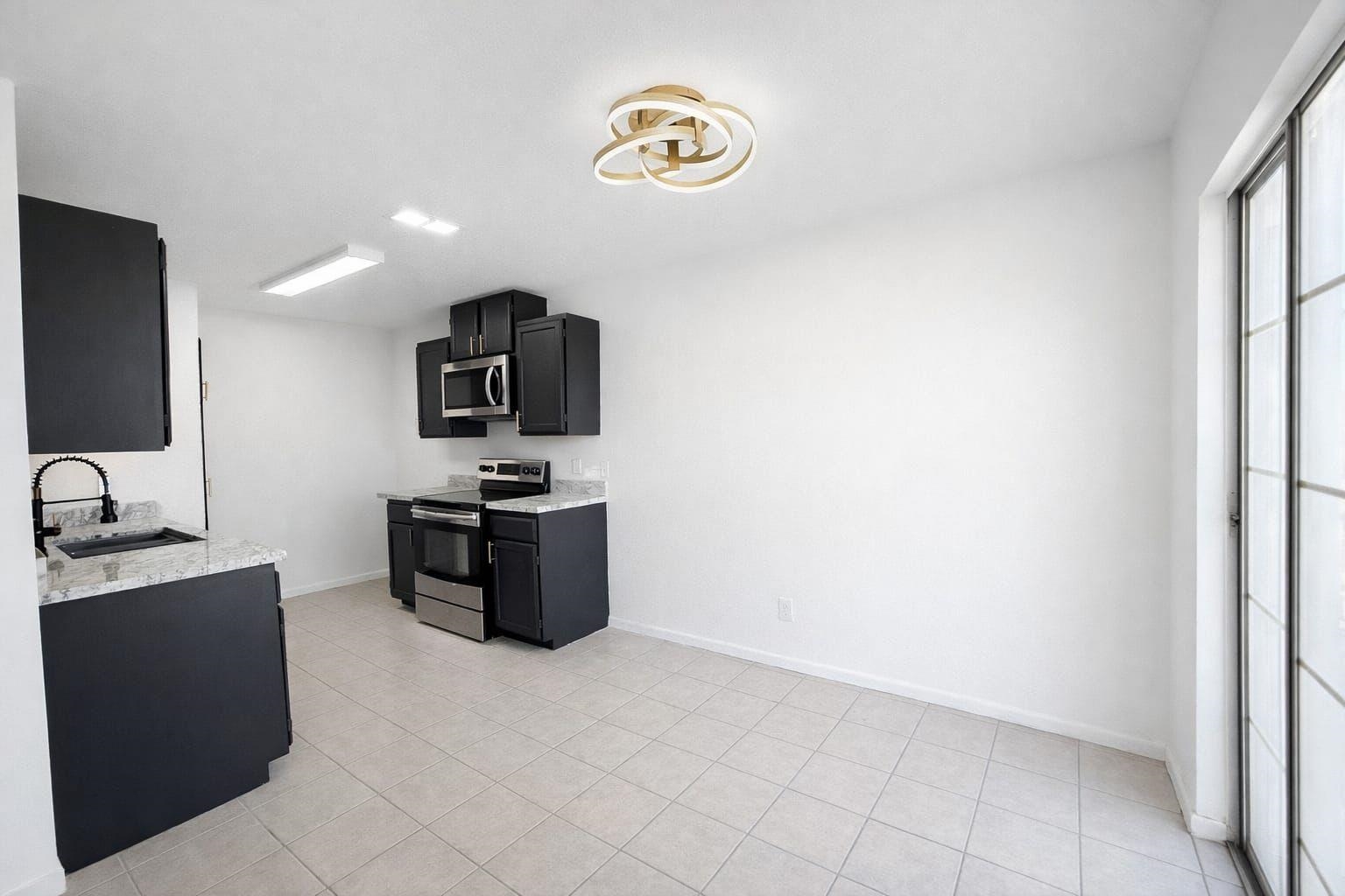 1220 Fremont St 6 Property Photo 4