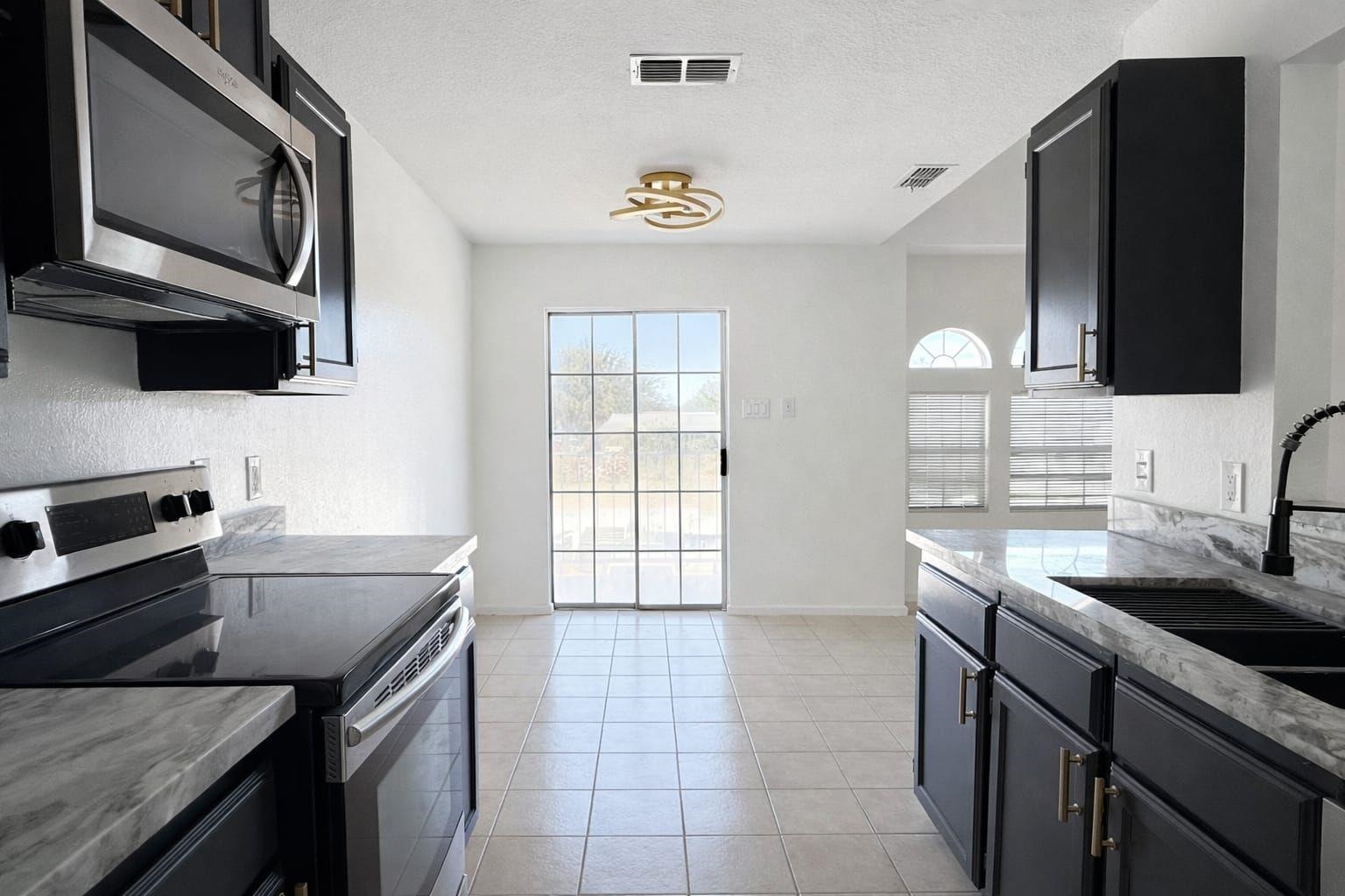 1220 Fremont St 6 Property Photo 5