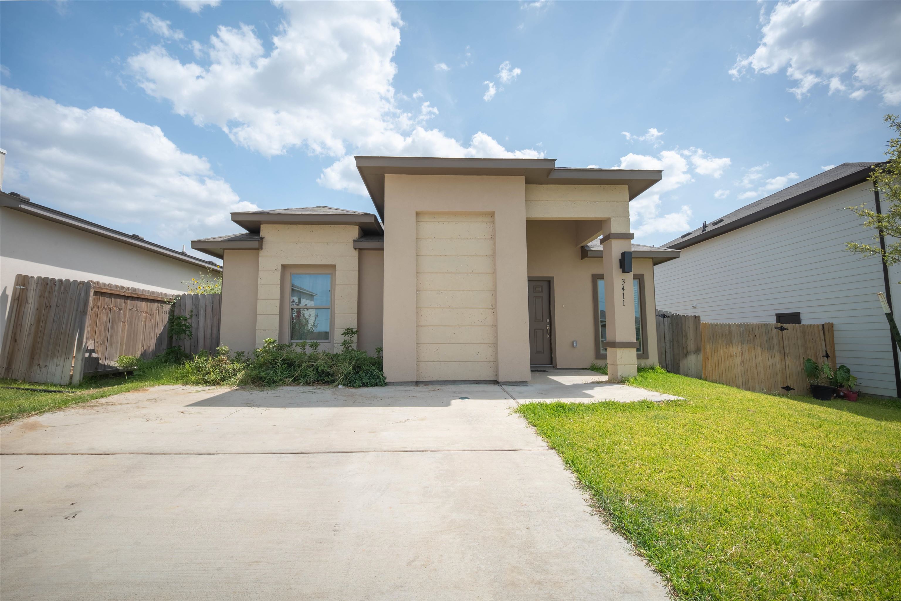3411 Jorge Sosa Property Photo 1