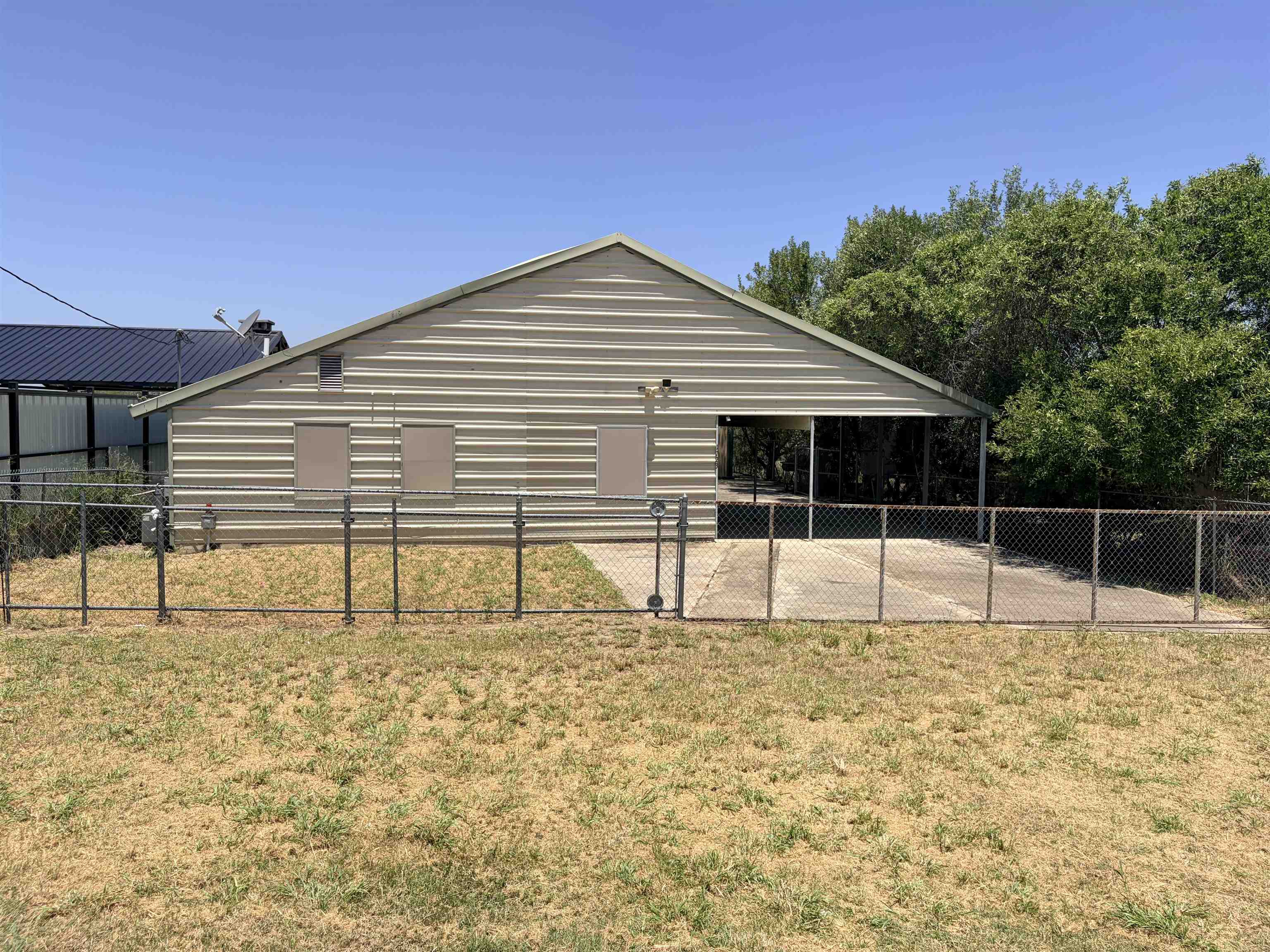 1723 Siesta Ln Property Photo 1