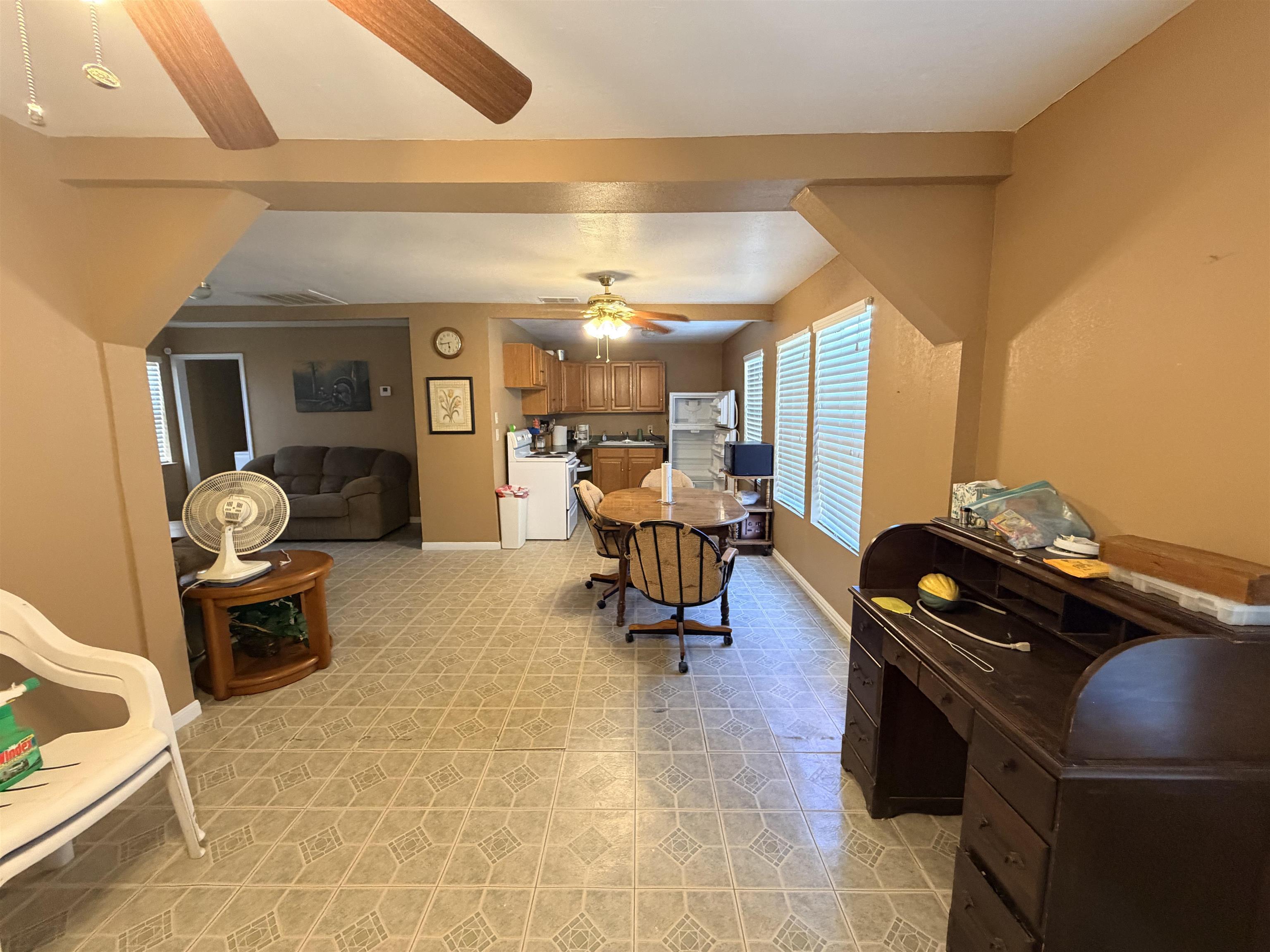 1723 Siesta Ln Property Photo 2