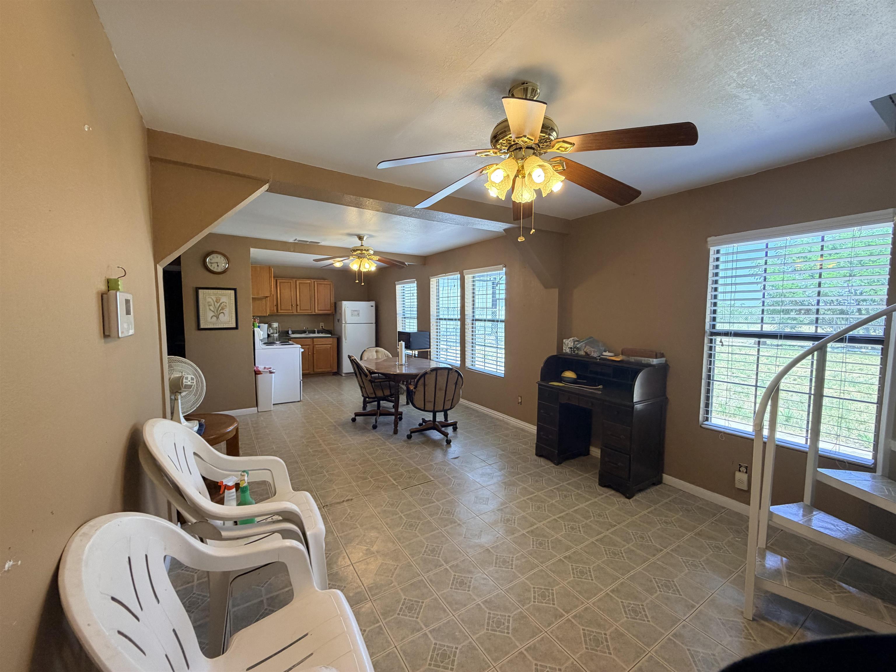 1723 Siesta Ln Property Photo 5