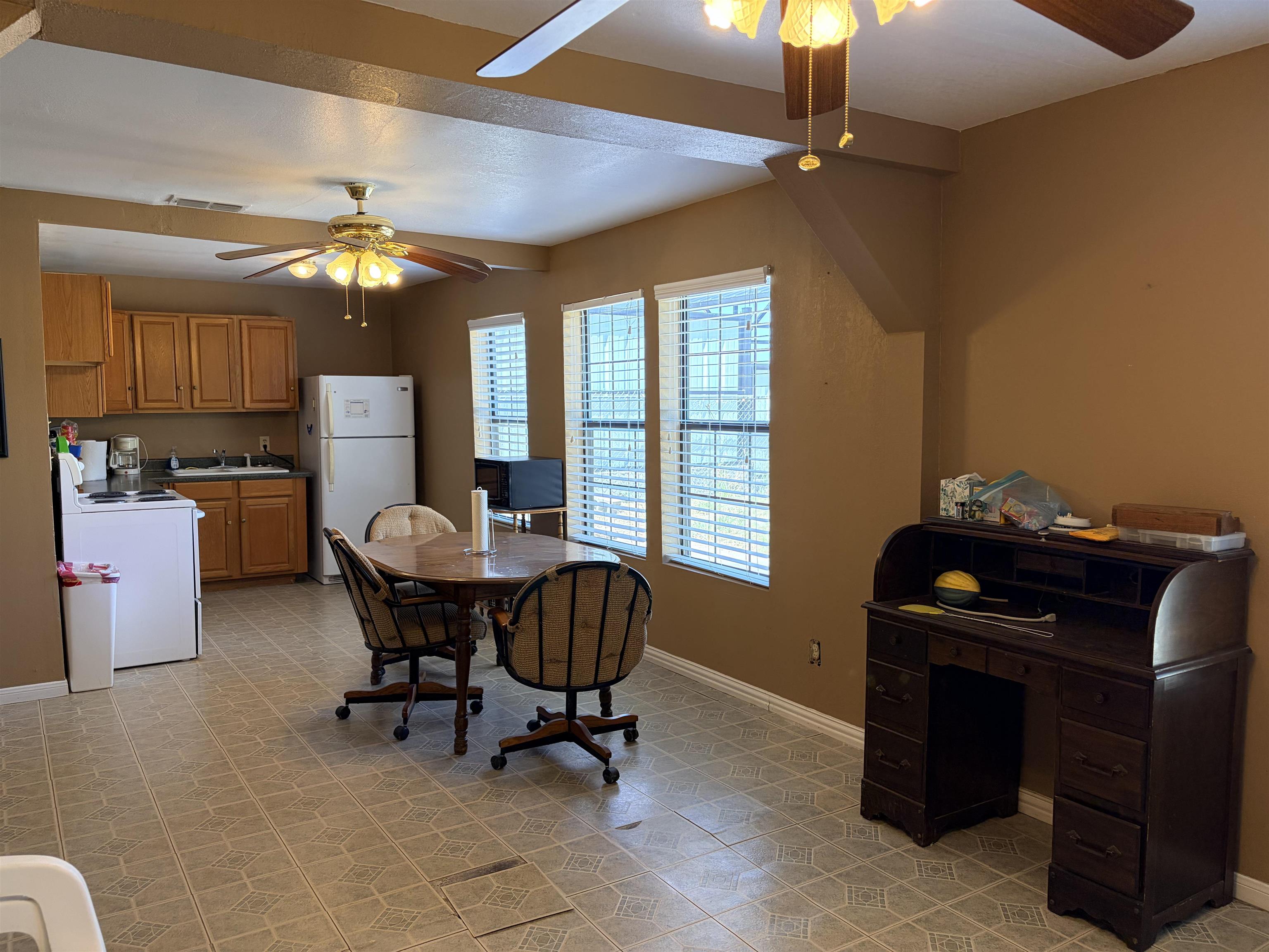 1723 Siesta Ln Property Photo 6