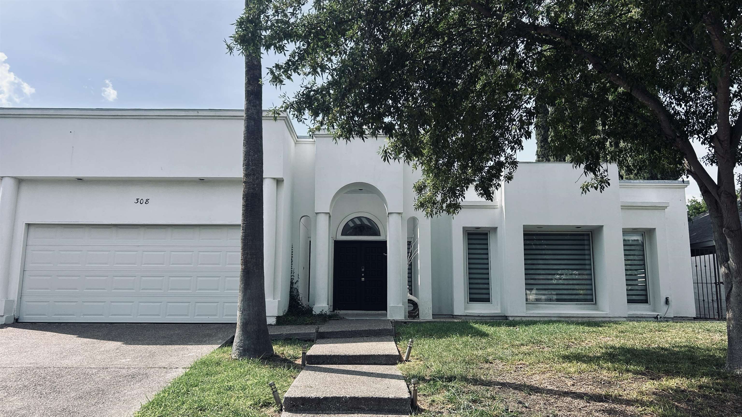 308 Cambridge Lp Property Photo 1