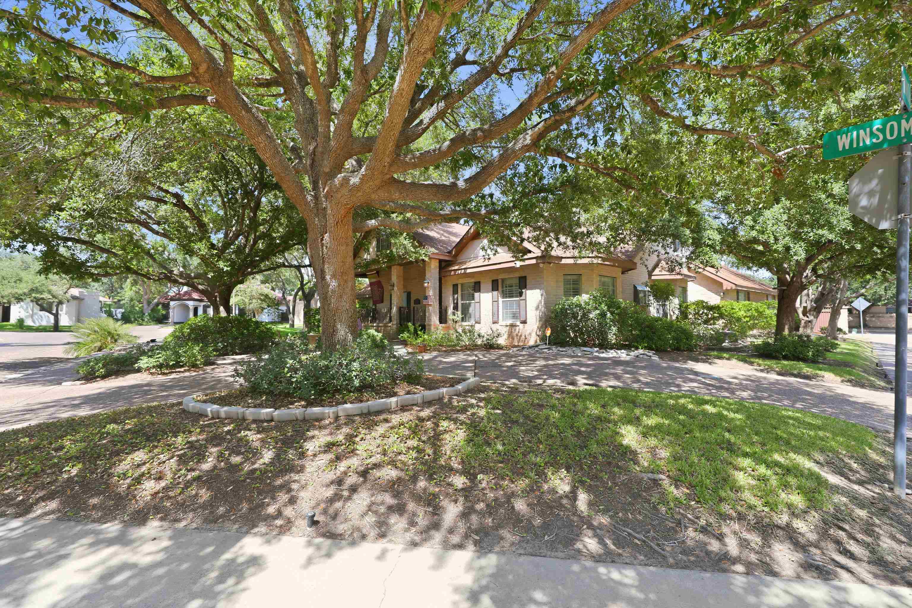 3301 Winsome Ct Property Photo 2