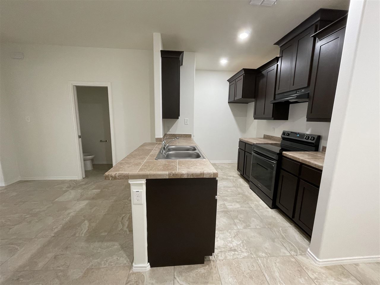 235 Welland Dr. 2 Property Photo 2