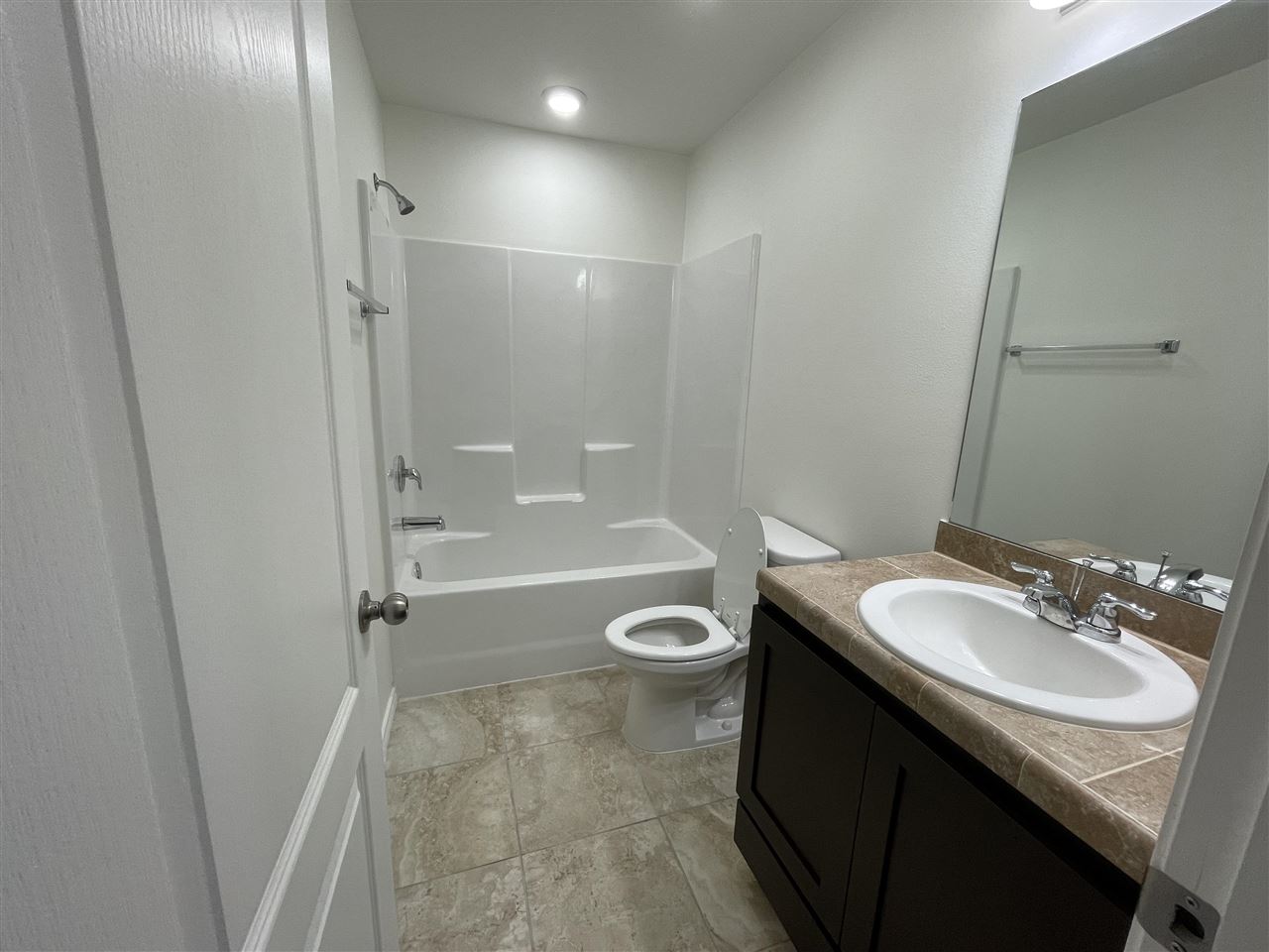 235 Welland Dr. 2 Property Photo 7