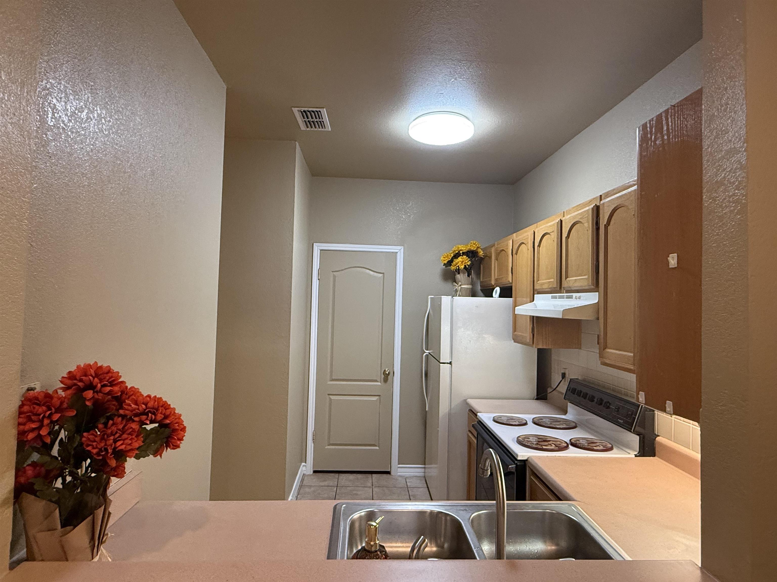1401 Gustavus St 16 Property Photo 6