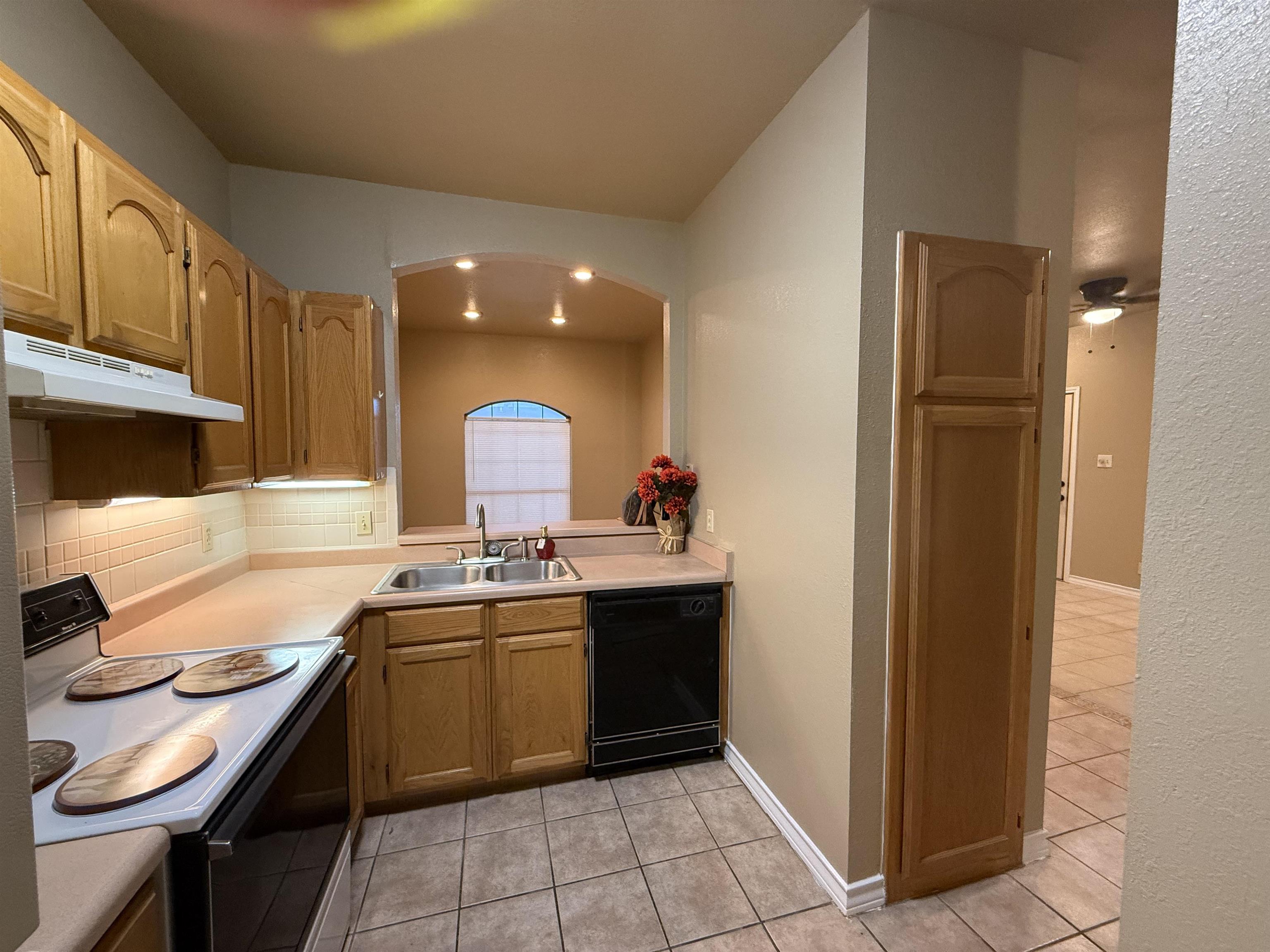 1401 Gustavus St 16 Property Photo 8