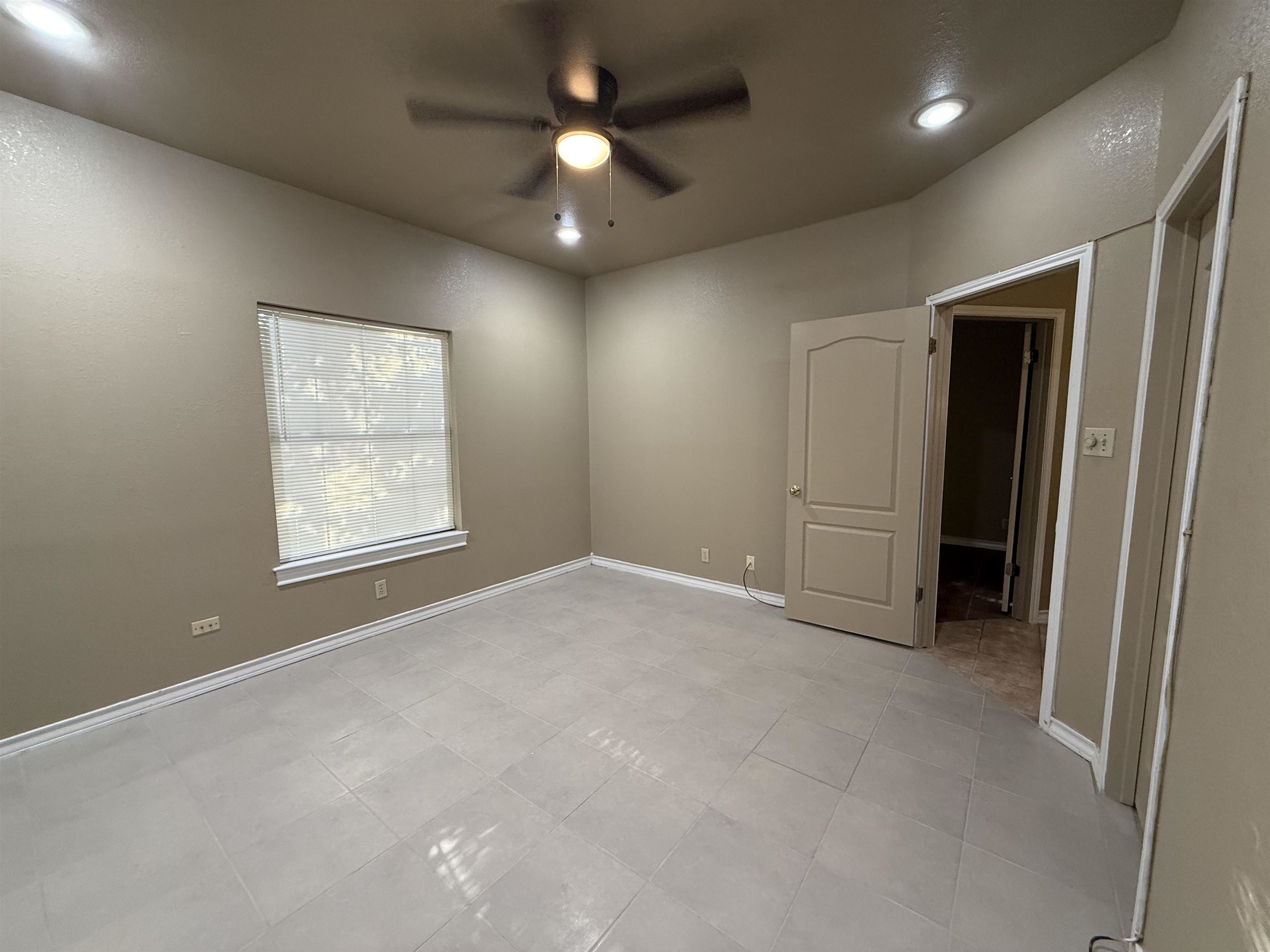 1401 Gustavus St 16 Property Photo 12