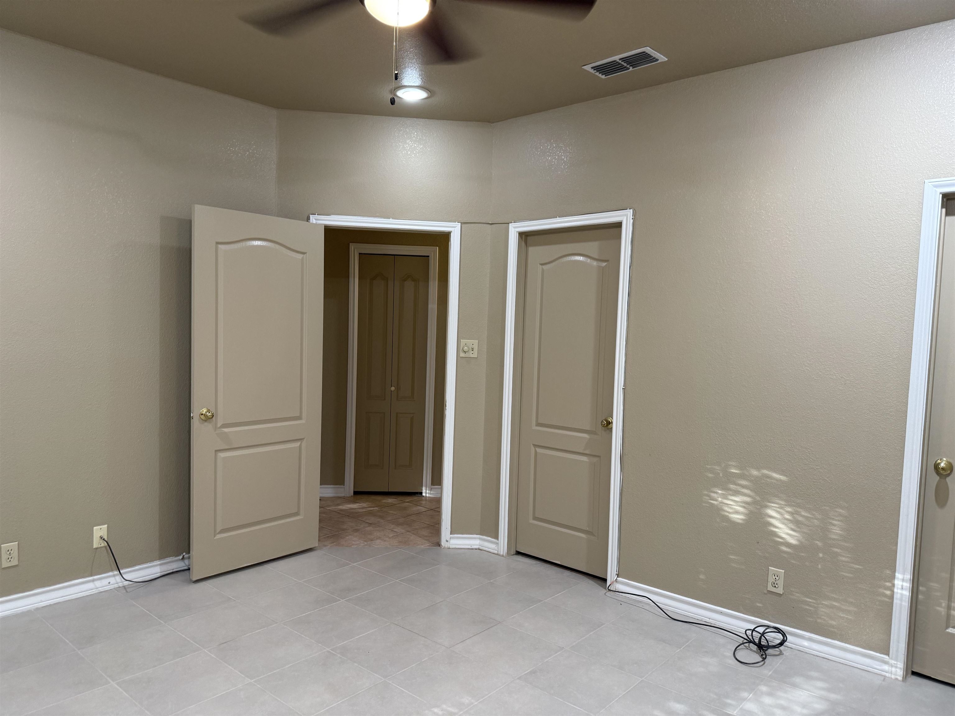 1401 Gustavus St 16 Property Photo 13