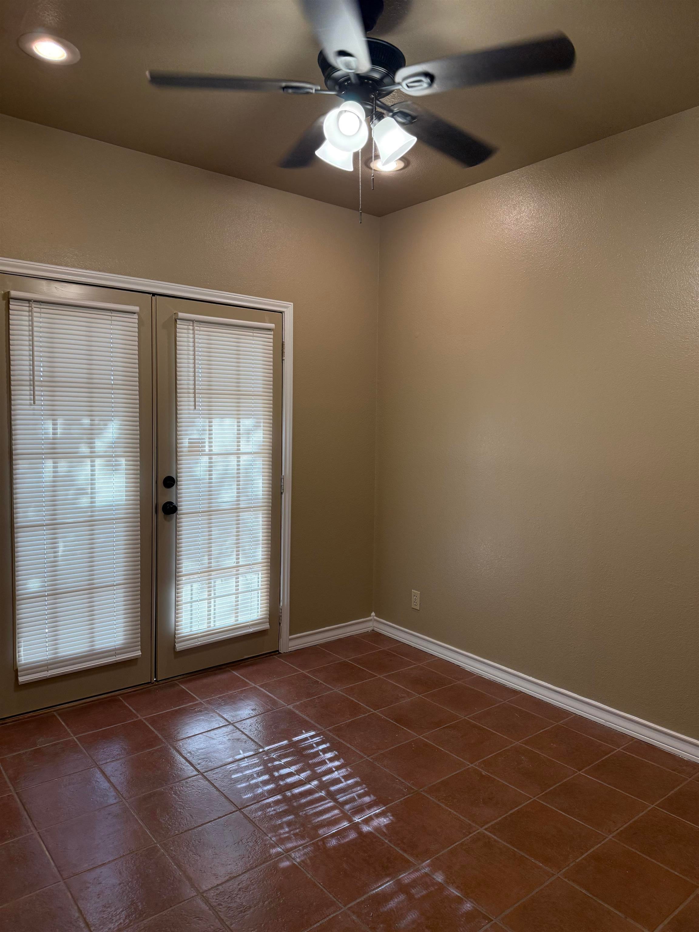 1401 Gustavus St 16 Property Photo 17