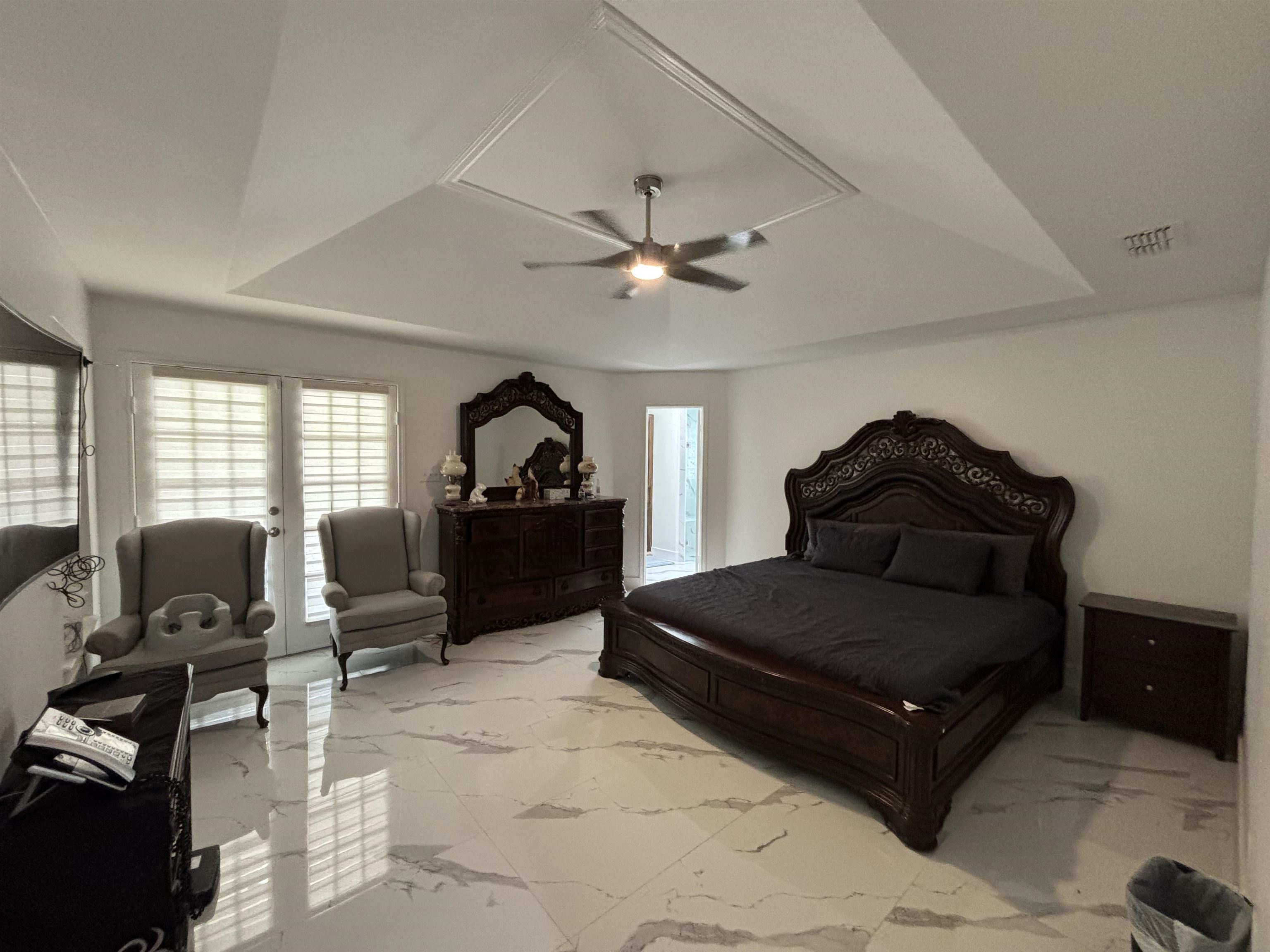 1013 King Ln Property Photo 12