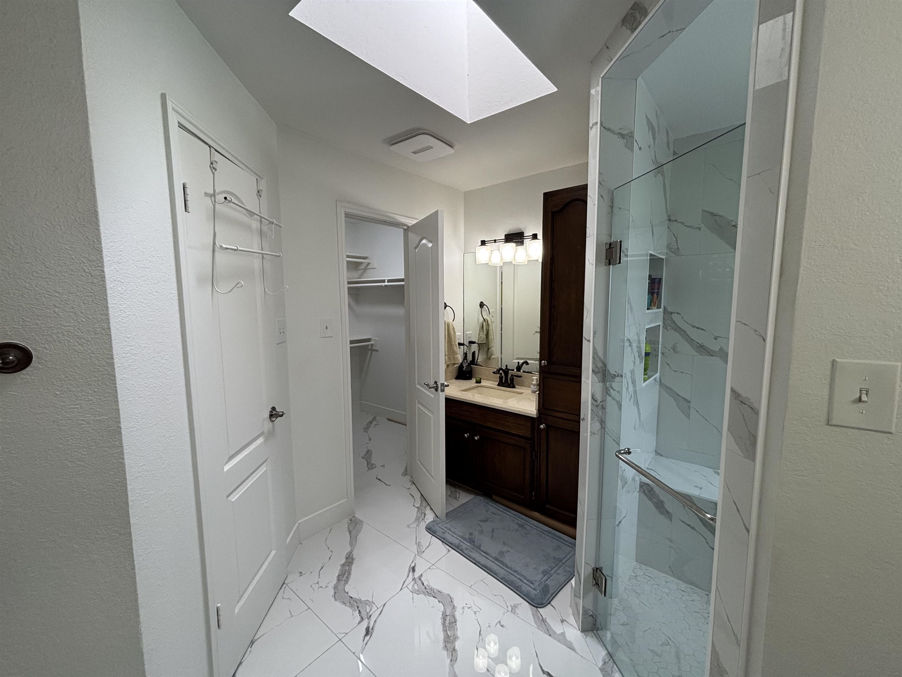 1013 King Ln Property Photo 14