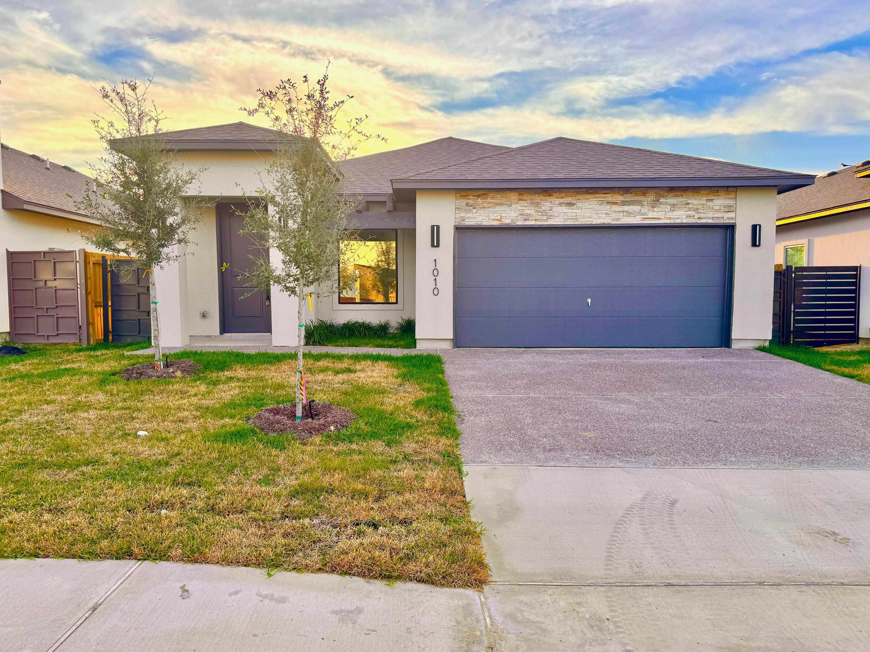 1010 Amezquita Dr. Property Photo 1