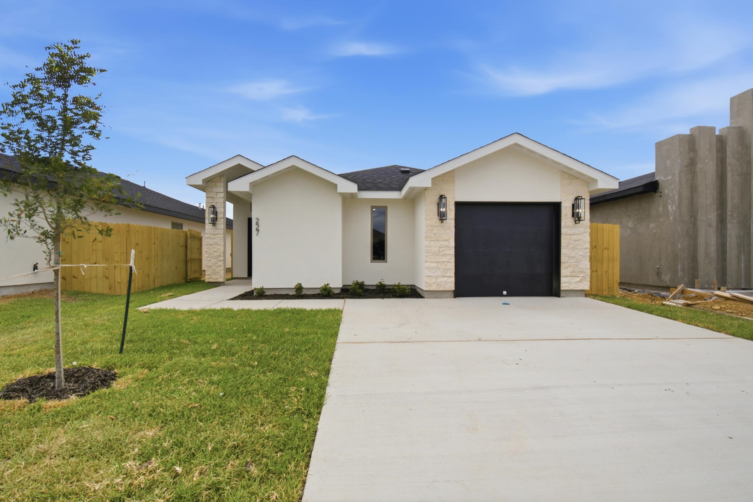 227 Lusitano Dr.