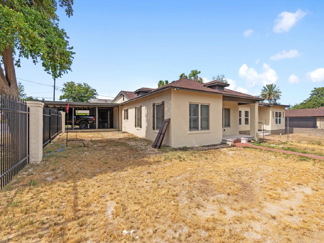 1702 Okane St Property Photo 5