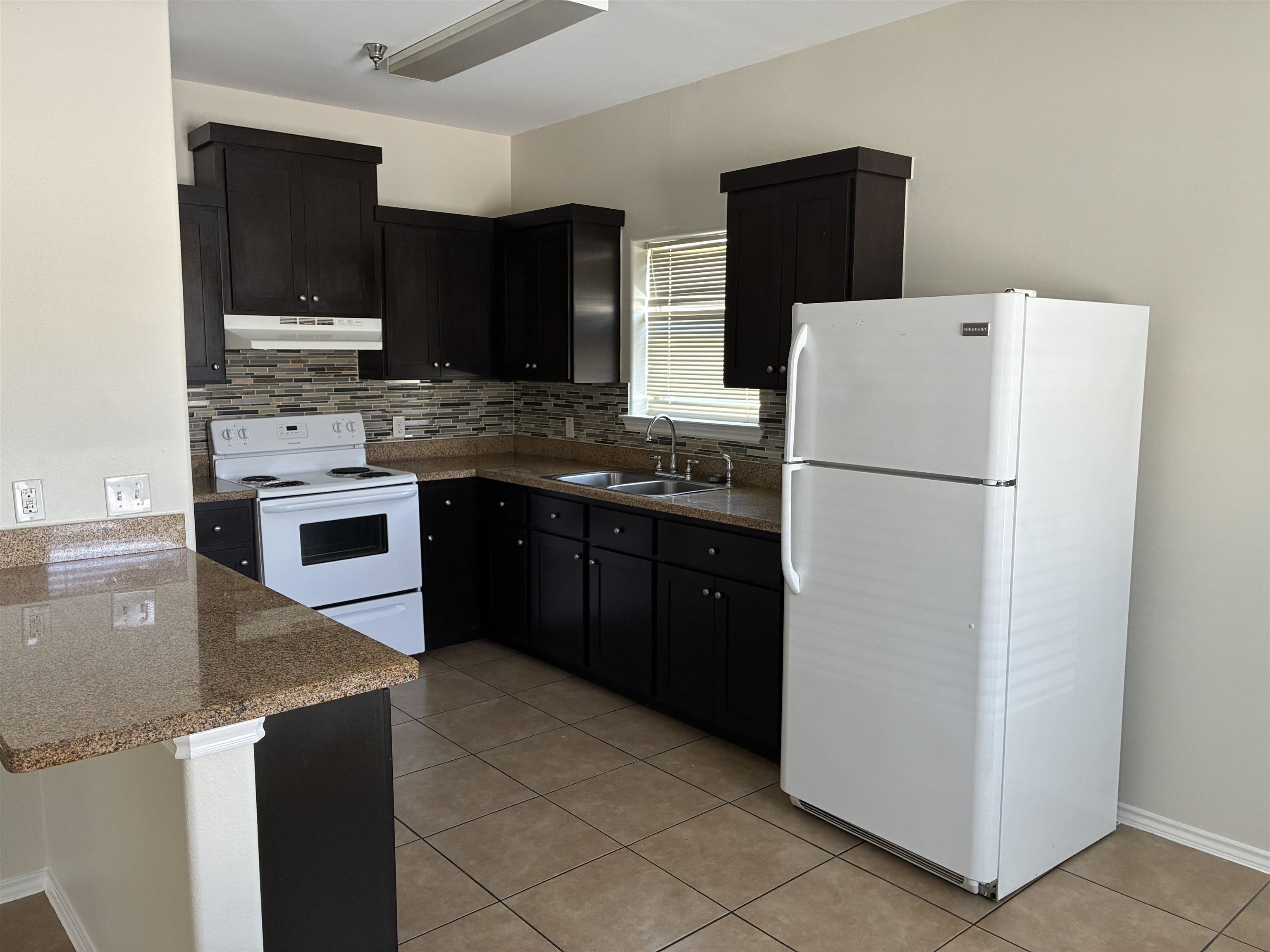 5402 Marcella Ave #109b Property Photo 5