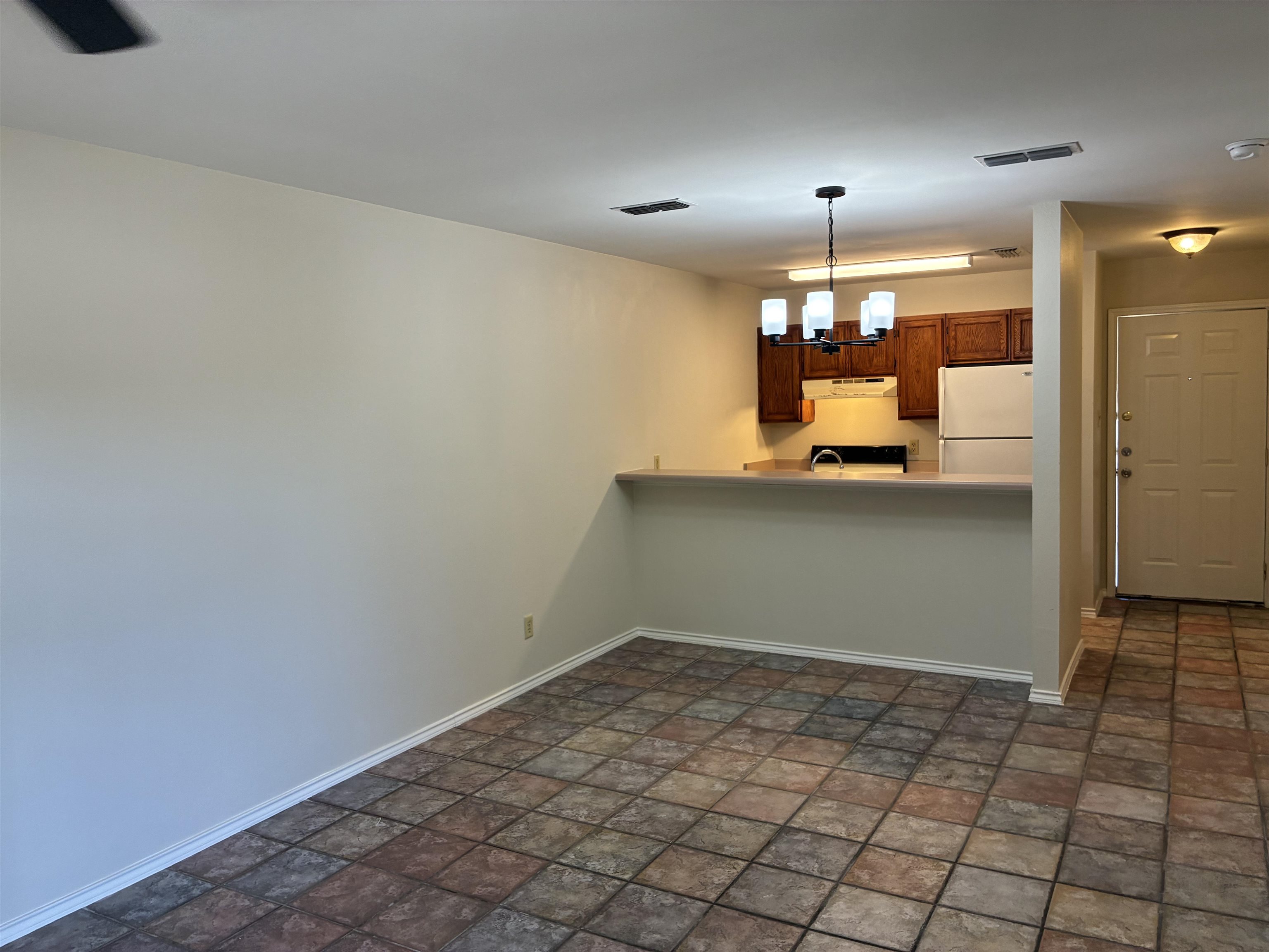 511 Shiloh Dr 12 Property Photo 4