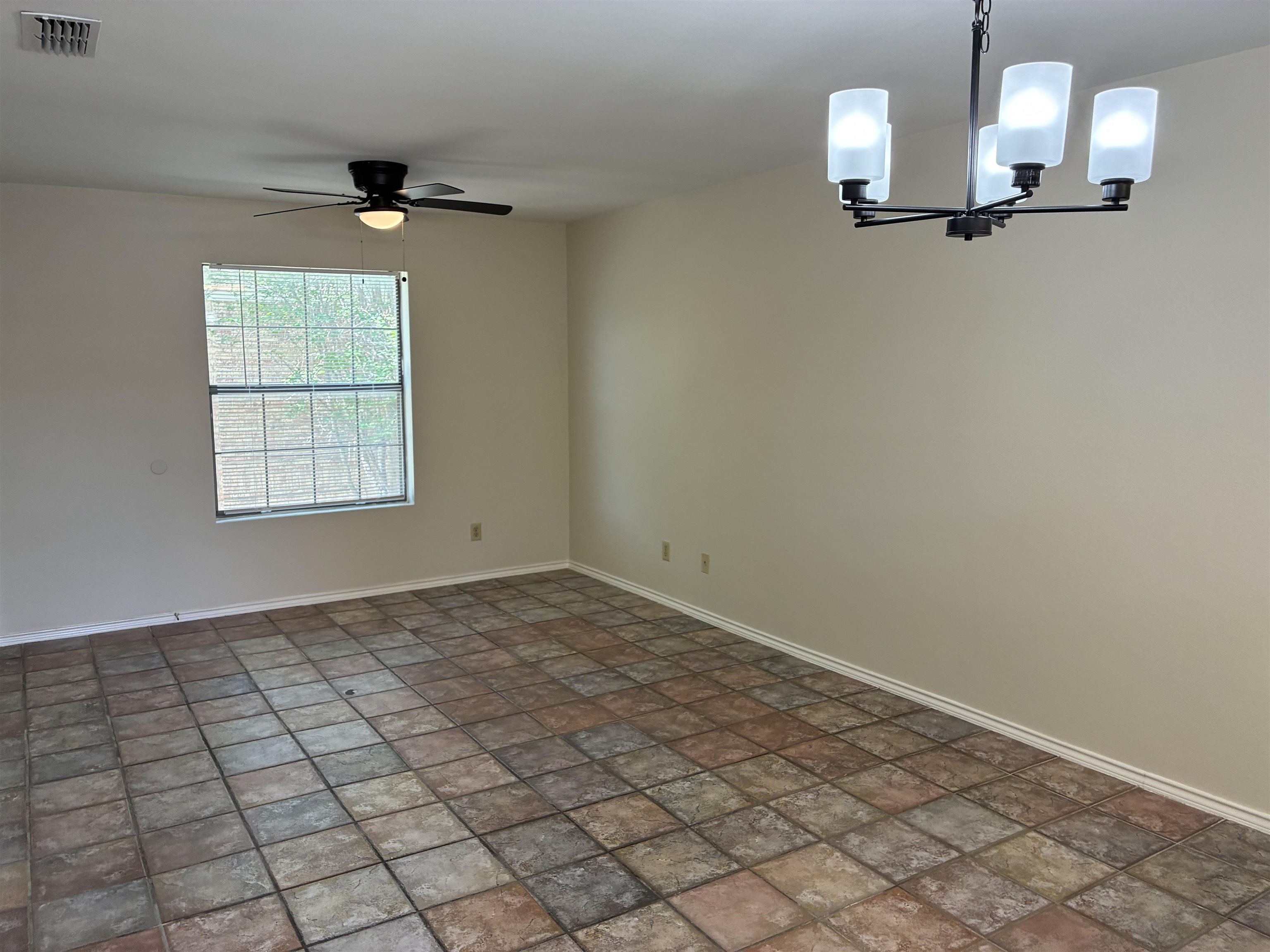 511 Shiloh Dr 12 Property Photo 8