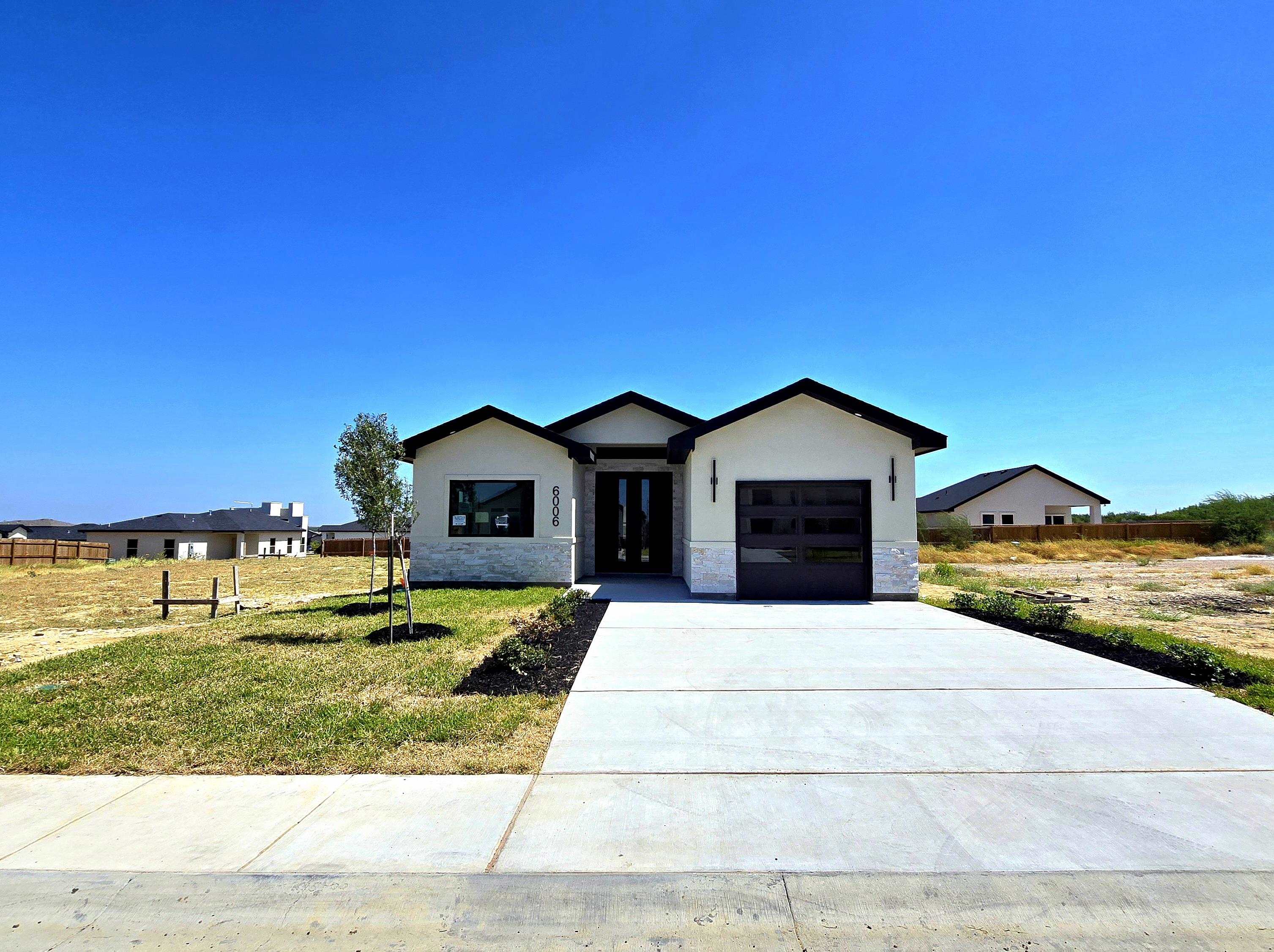 6006 Heather Loop Property Photo 3