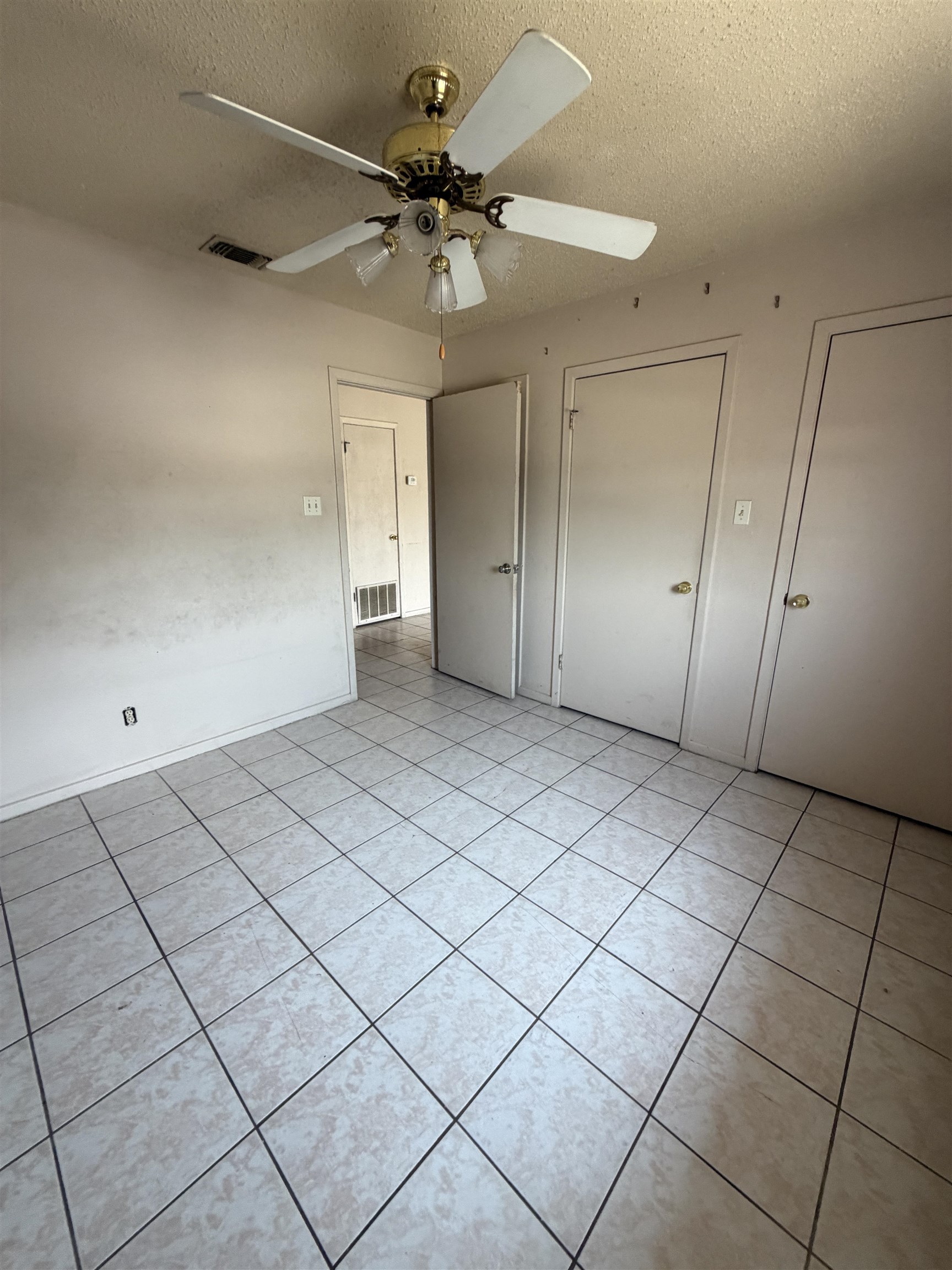 2601 Springfield Ave Property Photo 7