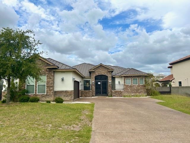 2908 Dickinson Dr Property Photo 1
